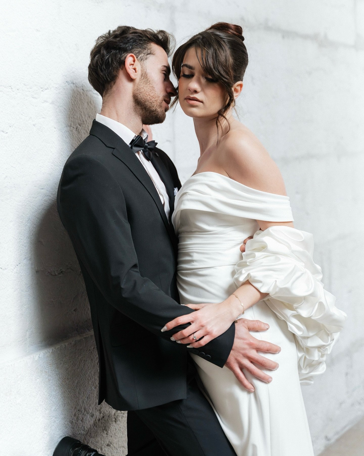Il y a des rencontres qui tracent une ligne invisible entre deux c&oelig;urs.Puis un jour, comme une &eacute;vidence, leurs routes se retrouvent pour b&acirc;tir un avenir qui a le go&ucirc;t de l&rsquo;&eacute;vidence !

#lyon #couple #model #shooti