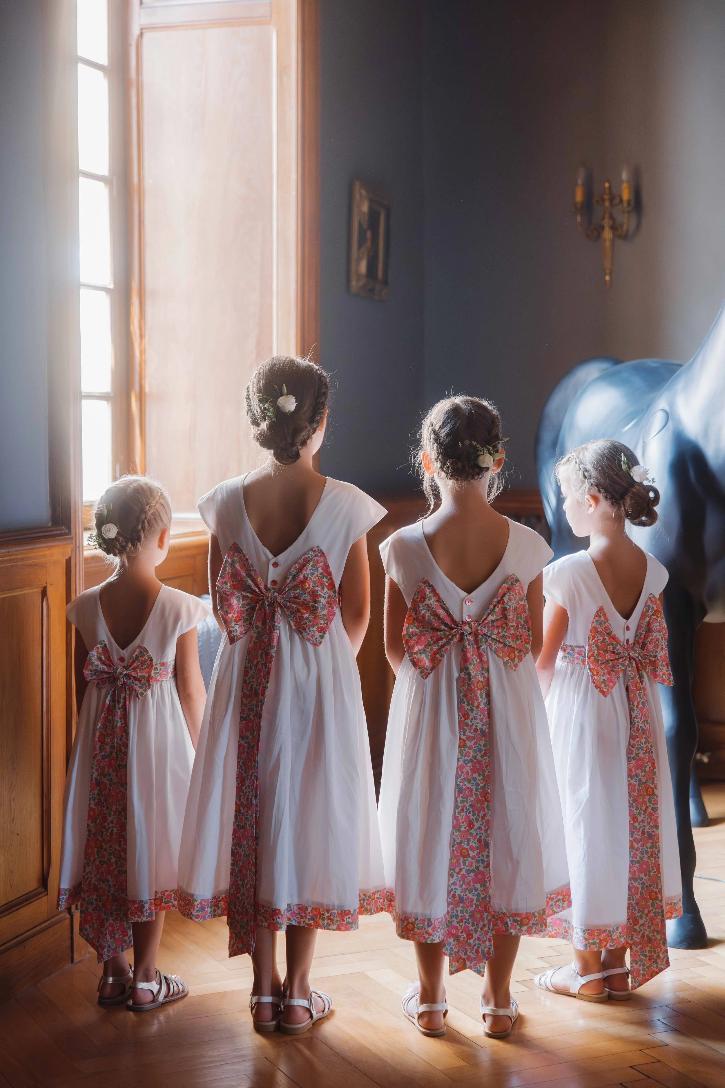 Témoins de mariage au mariage d'Alexandra et Alexandre au  chateau de champ renard, Blacé, beaujolais, Lyon, destination wedding. préparatifs, robe de fille de mariage, 