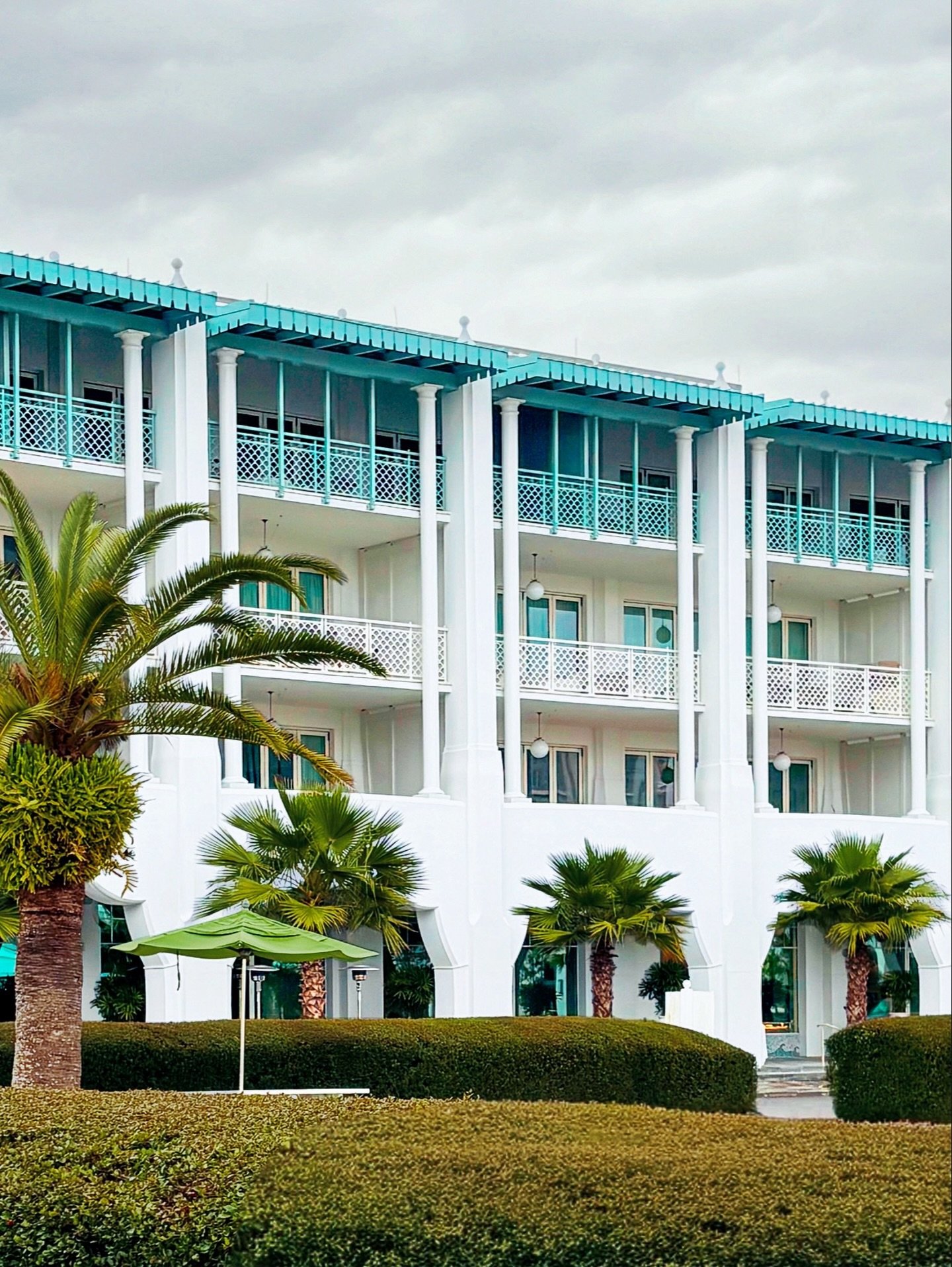 Balance is intentional. 
𝘝𝘪𝘴𝘶𝘢𝘭 𝘴𝘵𝘶𝘥𝘺 &mdash; 𝘓𝘶𝘯𝘢 𝘚𝘪𝘯𝘤𝘭𝘢𝘪𝘳