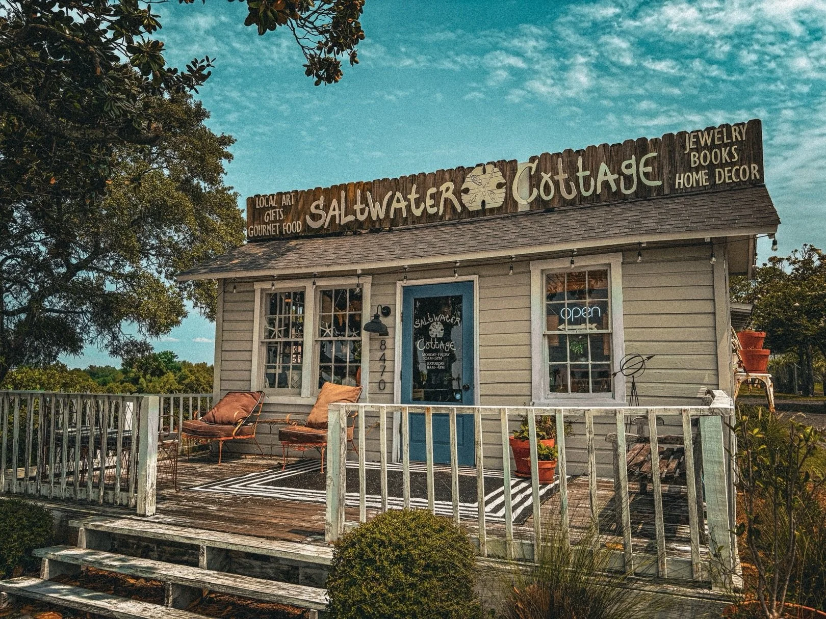 𝑺𝒂𝒕𝒖𝒓𝒅𝒂𝒚 𝑩𝒖𝒔𝒊𝒏𝒆𝒔𝒔 𝑭𝒆𝒂𝒕𝒖𝒓𝒆
Issue No. 001

Some businesses become landmarks without ever intending to.

They are woven into the rhythm of a community. Not because of their size or reputation, but because they preserve something i