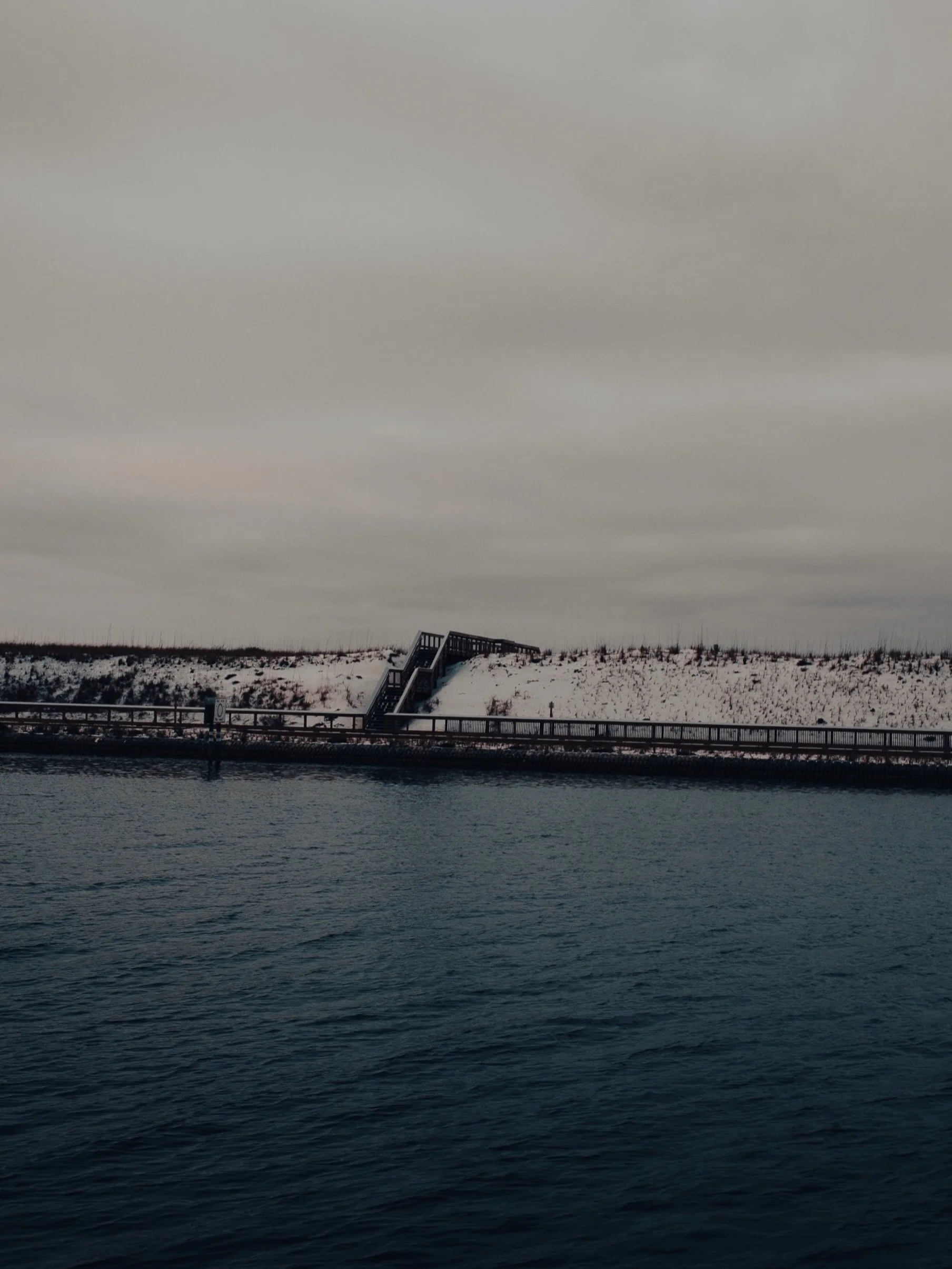 Every Shore Has An Entrance
𝘝𝘪𝘴𝘶𝘢𝘭 𝘴𝘵𝘶𝘥𝘺 #19 &mdash; 𝘓𝘶𝘯𝘢 𝘚𝘪𝘯𝘤𝘭𝘢𝘪𝘳

View the full study through our blog - THE JOURNAL, available from our profile. 

#thresholds #coastalphotography #coastlines #coastallife beachphotohraphy