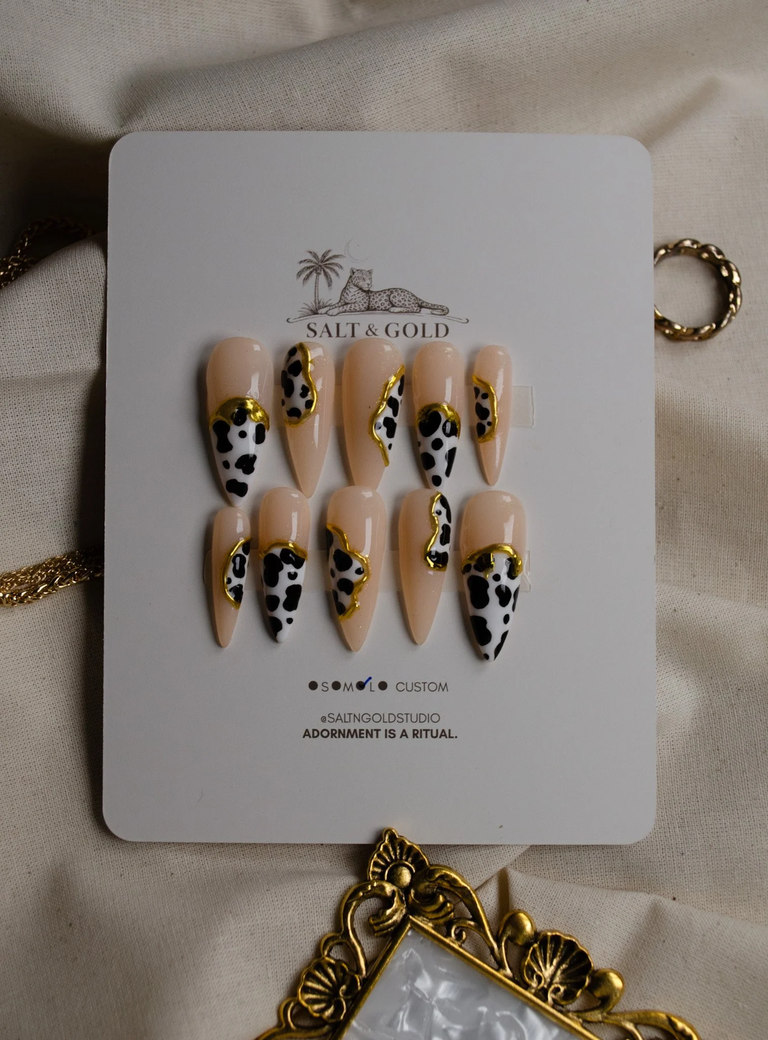 GILDED HIDE