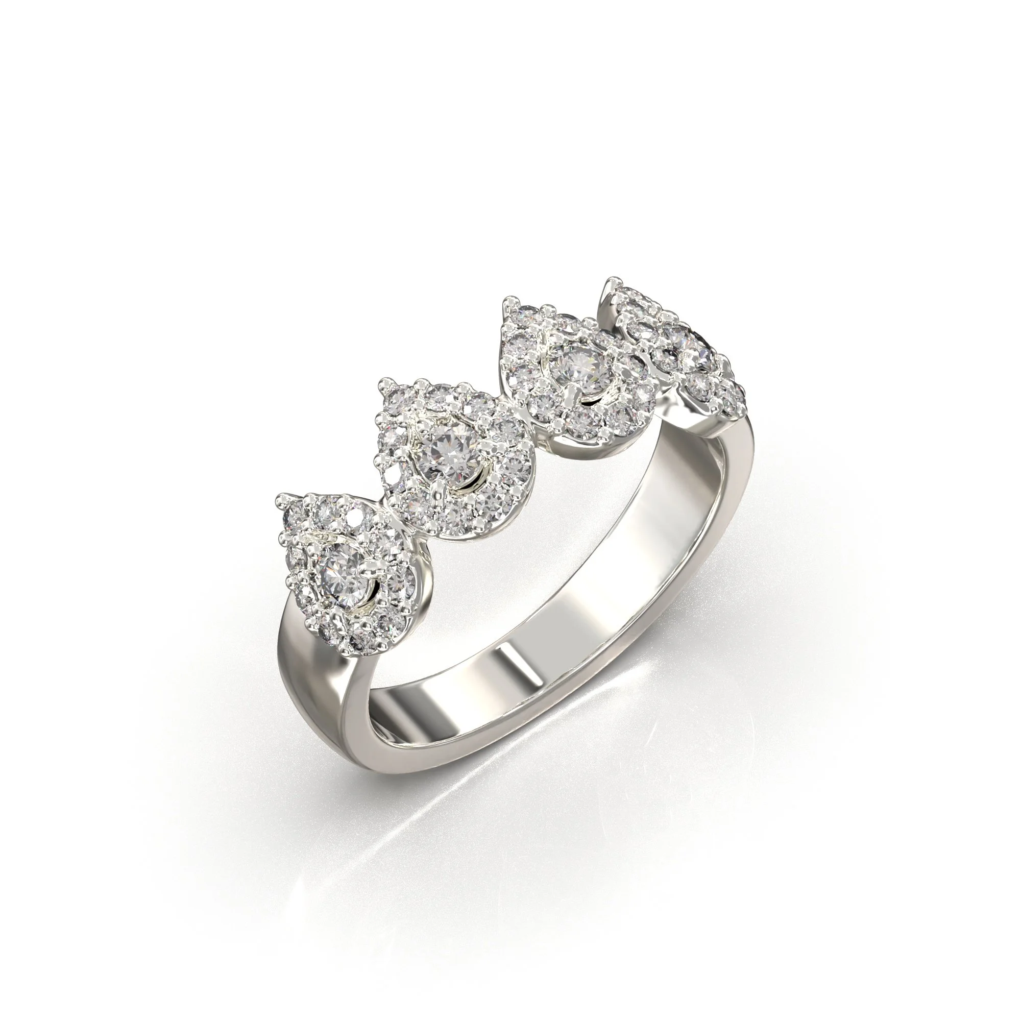 Deimantų žiedas "Karūnėlė", kurį sudaro 4 centriniai briliantai ir 40 papildomų mažesnių briliantų, kurių bendras svoris sudaro ~0.50 karato.