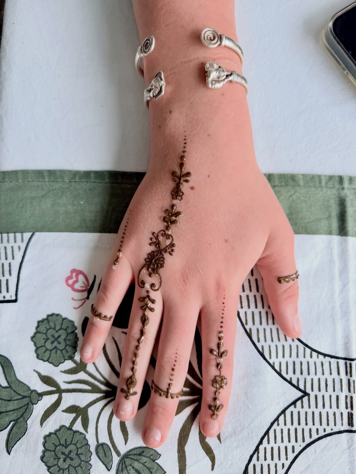 ✨ Simply adorned.

_____
#henna #hennainspiration #hennainspire #hennadesigns #hennalove