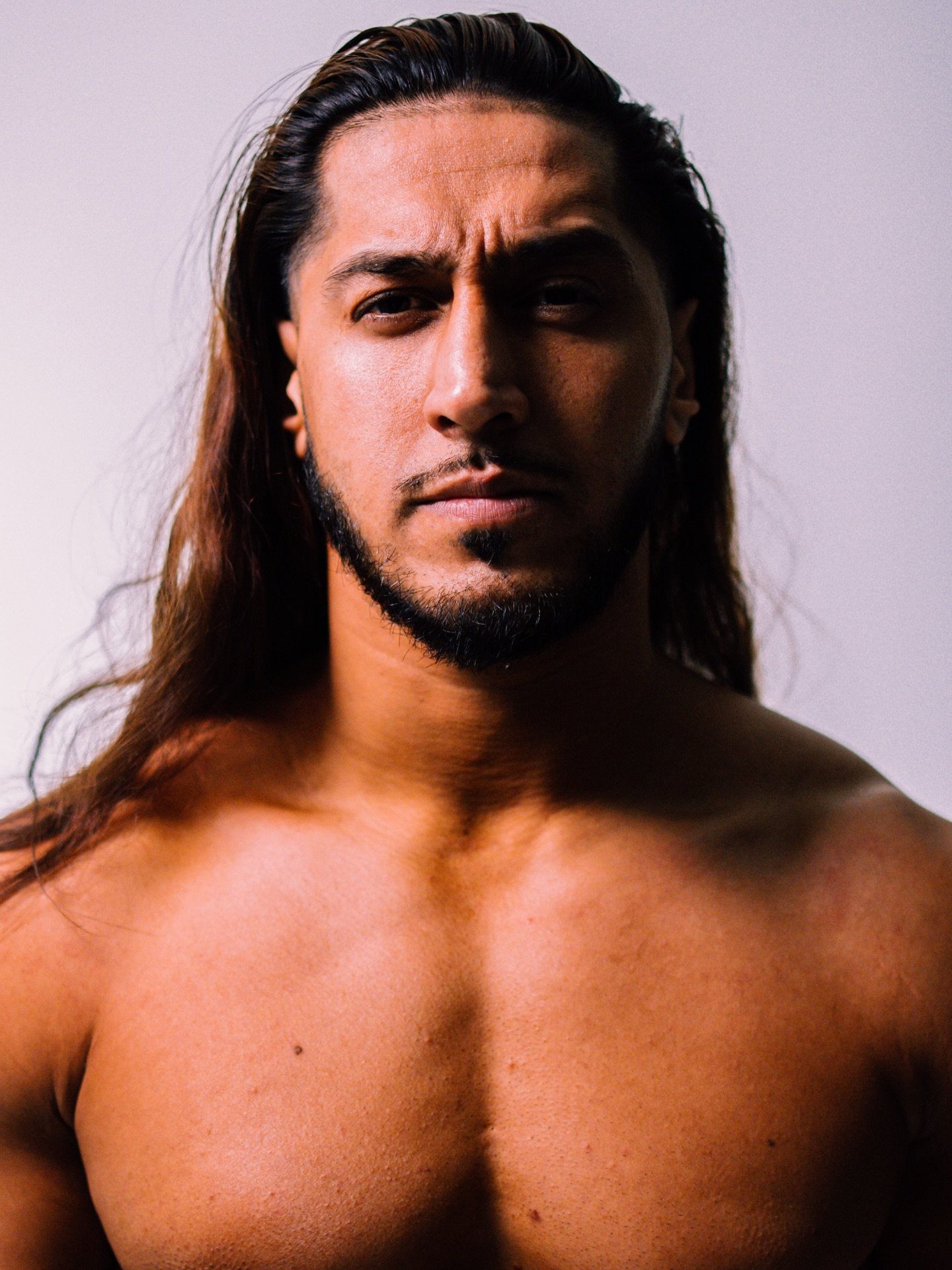 @mustafa_ali 

Shot on @sony.unitedkingdom 
Lens @samyanglensglobal 
Lights @neewer 
Studio @ctrlcreativestudios
