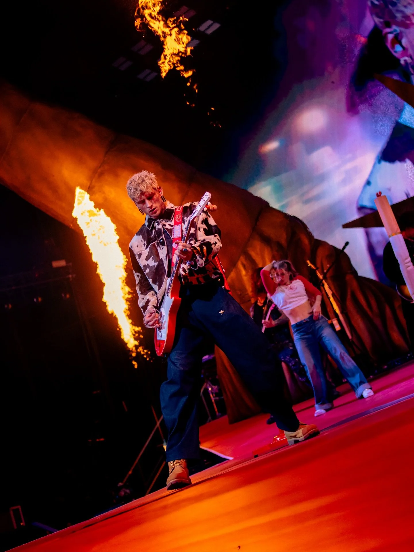 @machinegunkelly live from a sold out @theo2london 

Shot on @sony.unitedkingdom 
Lens @sonyalpha 

#mgk #machinegunkelly #lostamericanatour #lostamericana