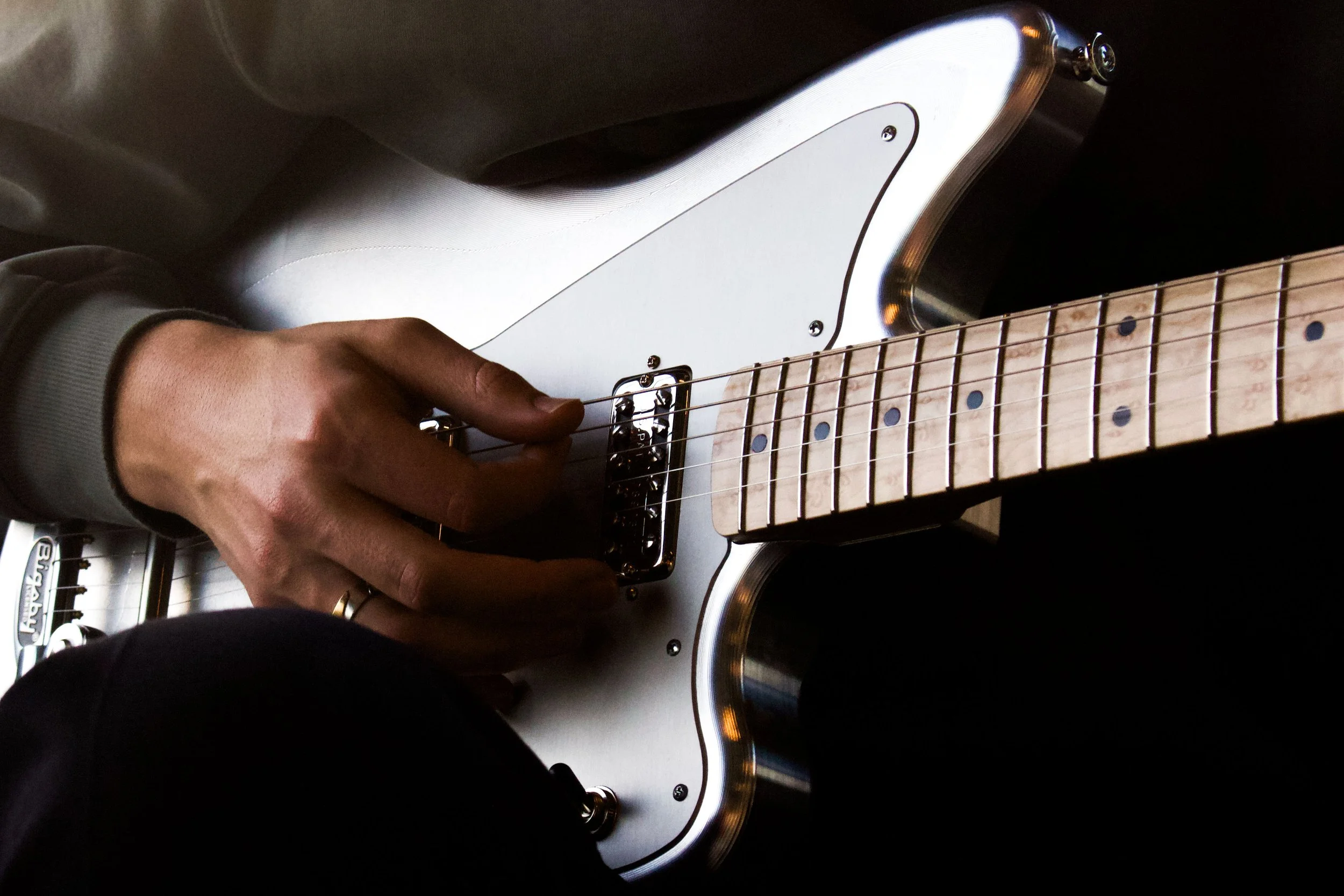 Image of the body of the aluminium kashmir guitar