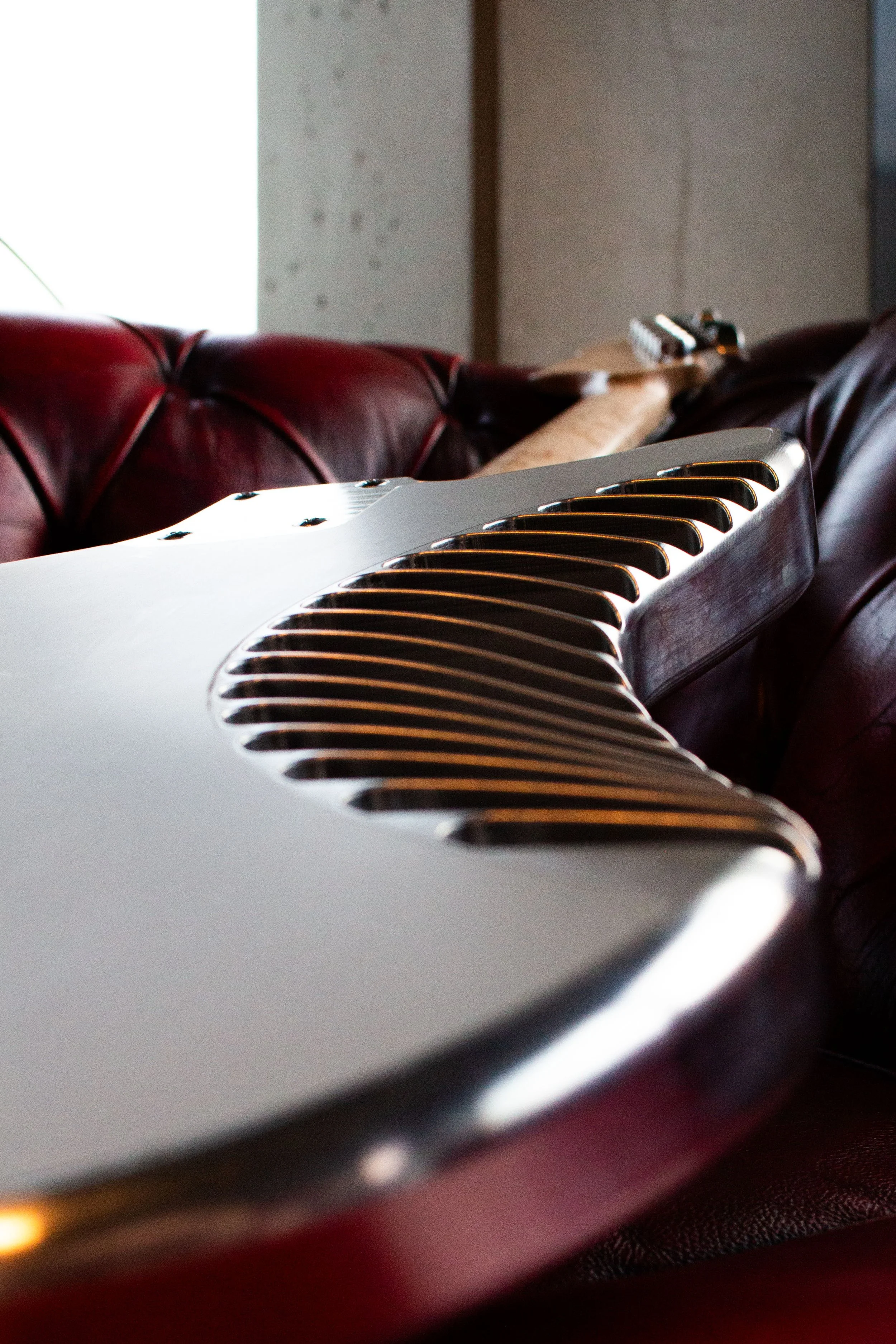 An image of the back of the Aluminium Kashmir guitar