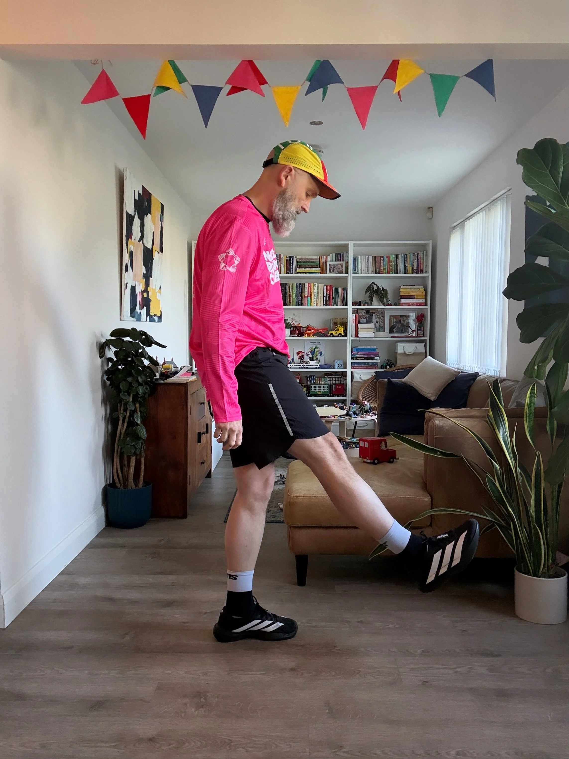 And he shall be known for his jazzy outfits, not his running prowess. New shirt for those of us who likes pink. @noclubrunningclub ftw.