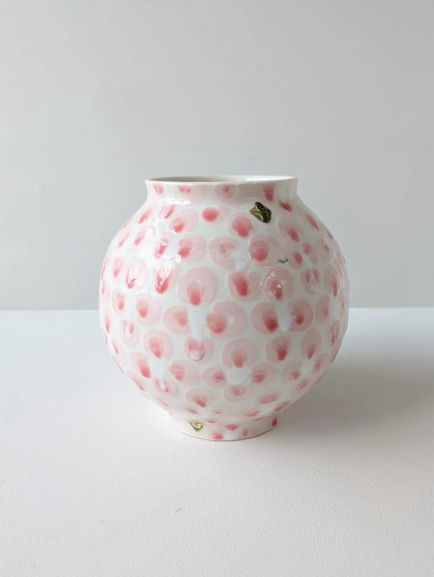 nceca pop-up artist ✨ @mark.vanderheide 

find this work and more Wednesday night @borovintage 

3/25 5-9pm
1457 Bagley St 
Corktown - Detroit 

#ncecapopup #nceca #detroitceramics