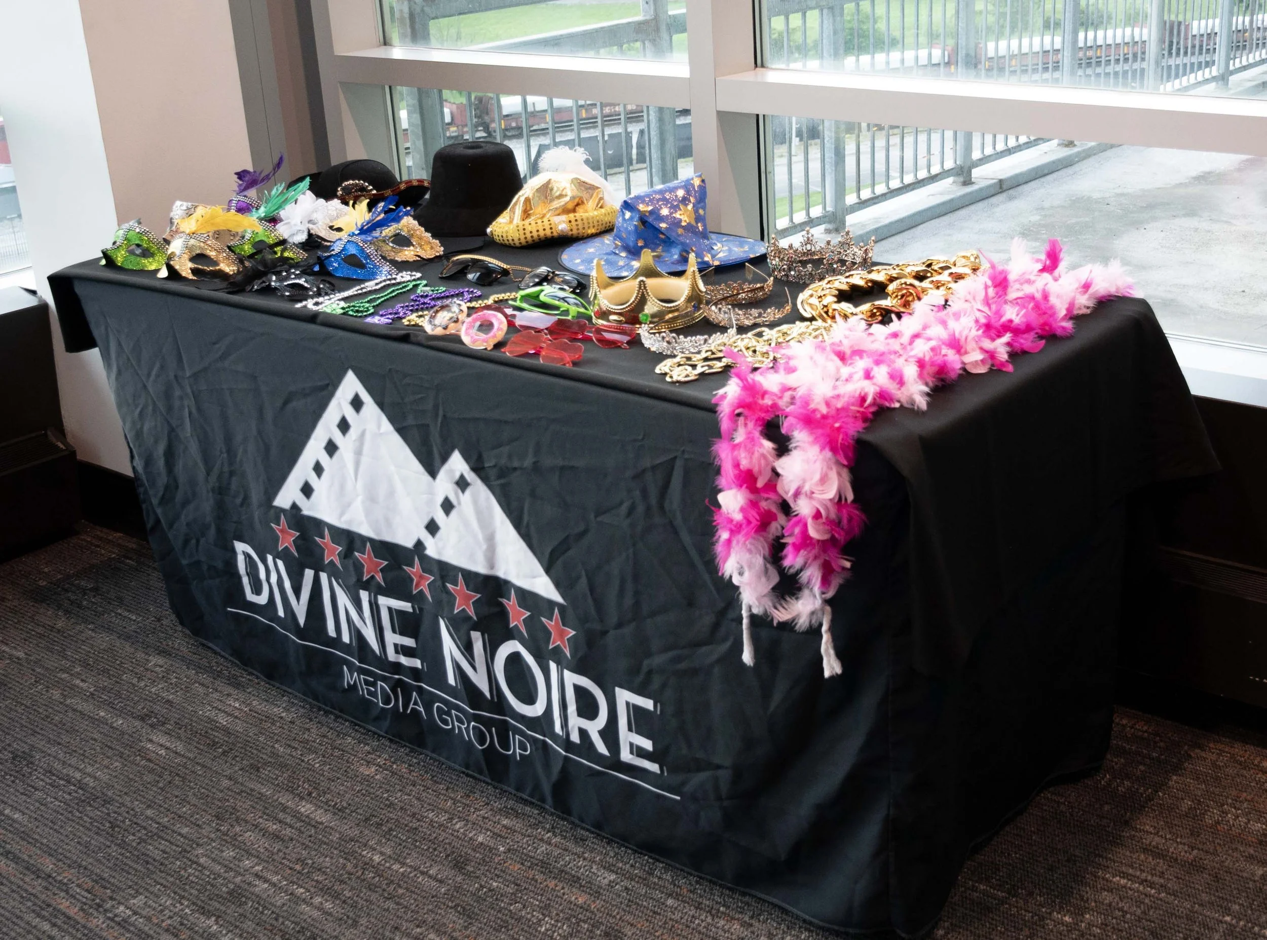 NOIRE PACKAGE - DNMG 360 SPIN PHOTOBOOTH RENTAL