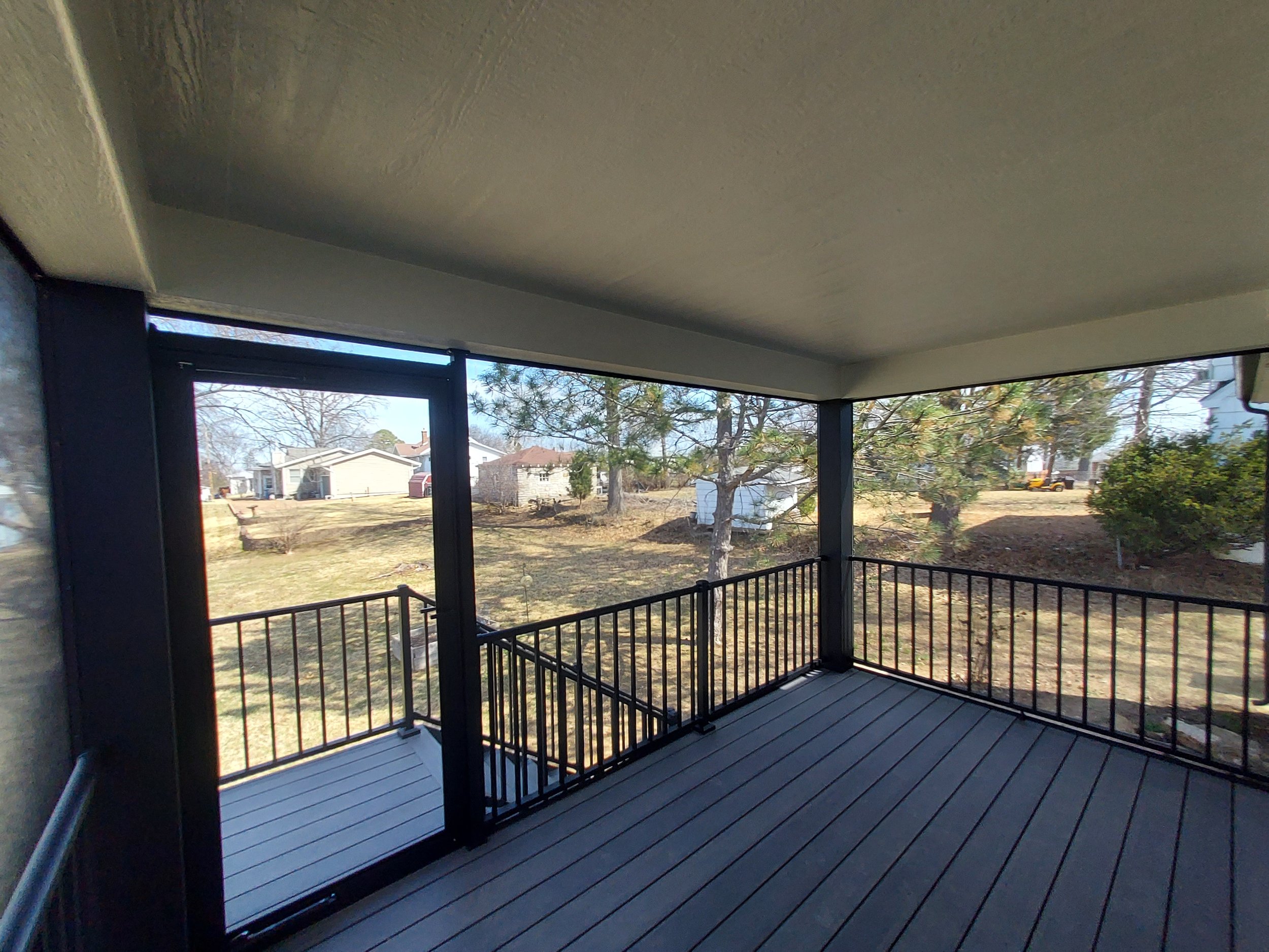 Saint Louis Screened-in Deck