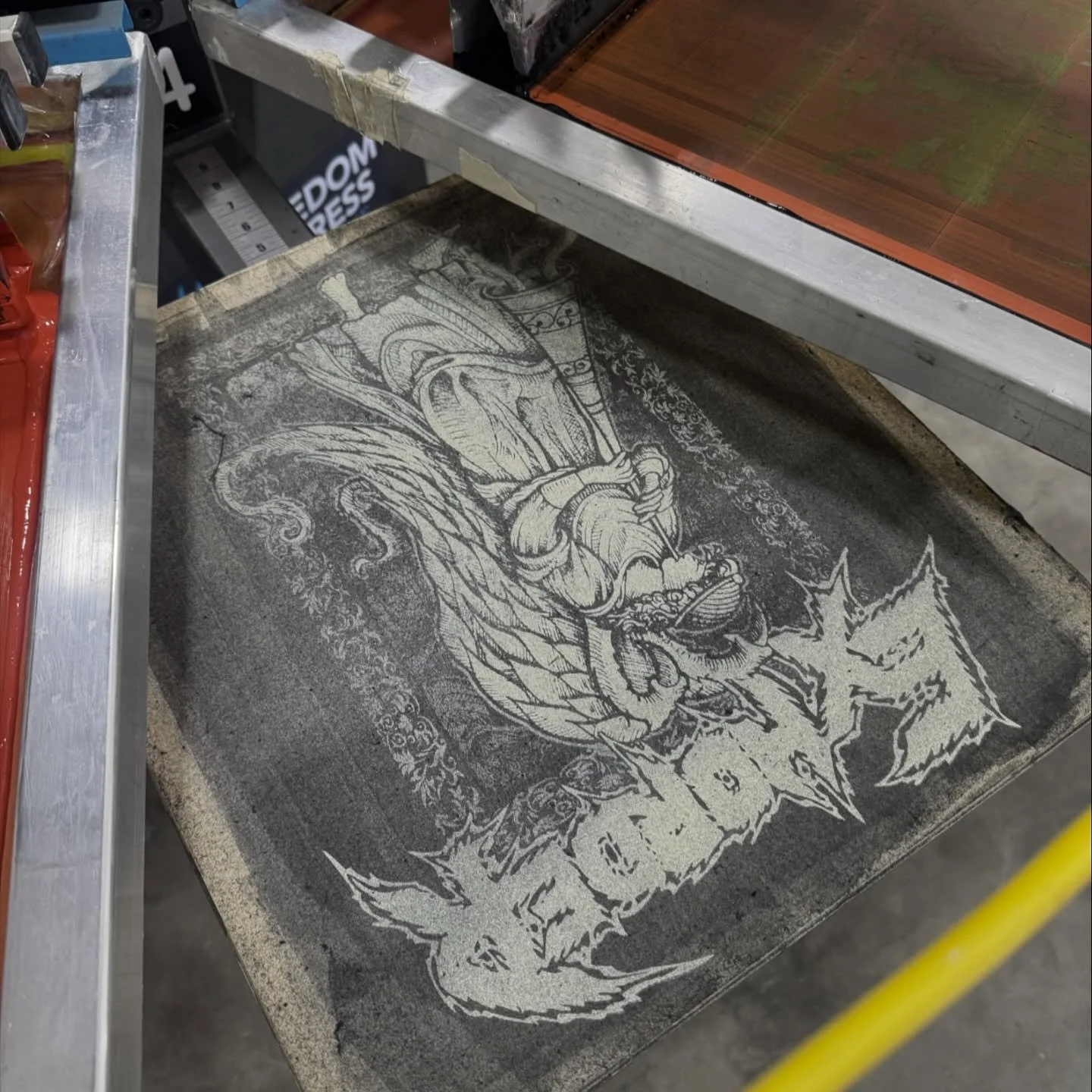 Show me a press operator who has never accidentally printed the pallet. #whoops #screenprinting #exhorder