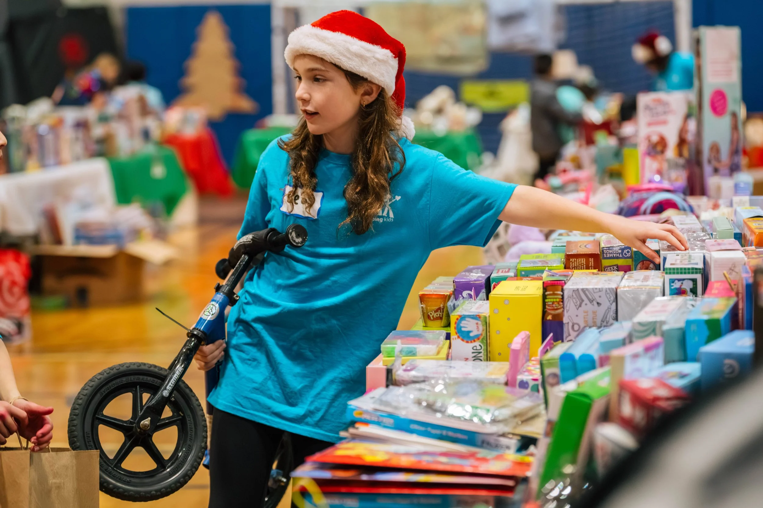 20251206_SonyA7rV_sony70_200_The gift of Giving_Kids Helping Kids-463.jpg