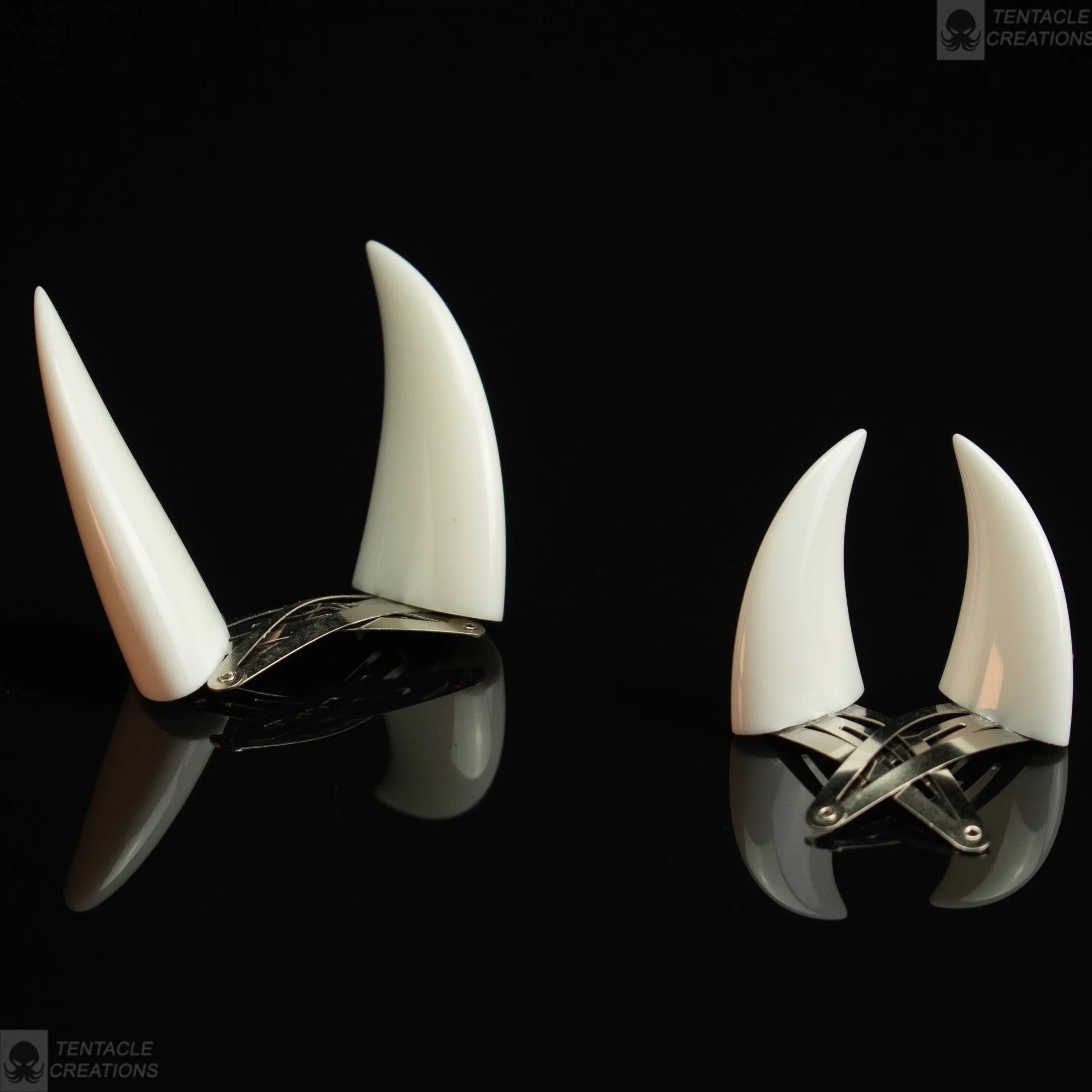 Horn hairclips - white
