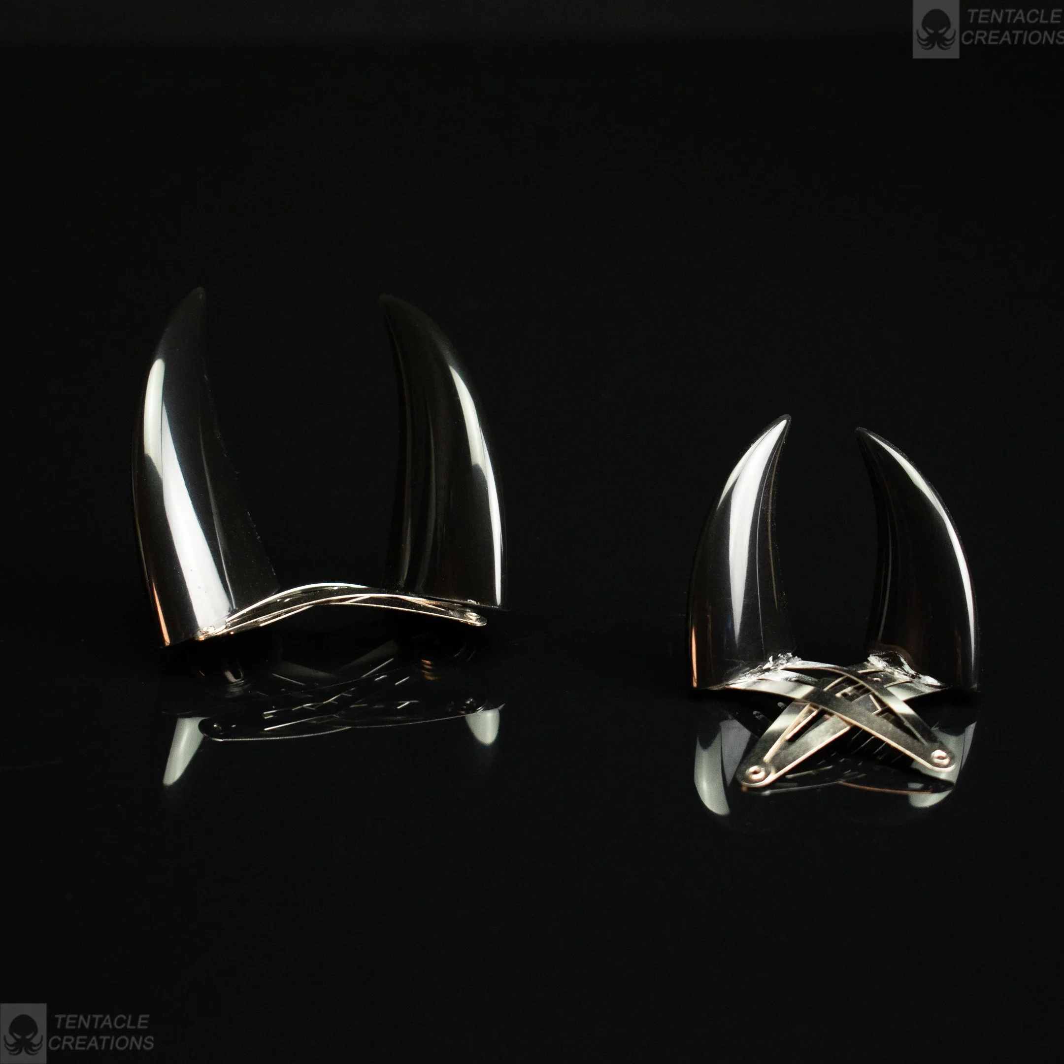 Horn hairclips - black