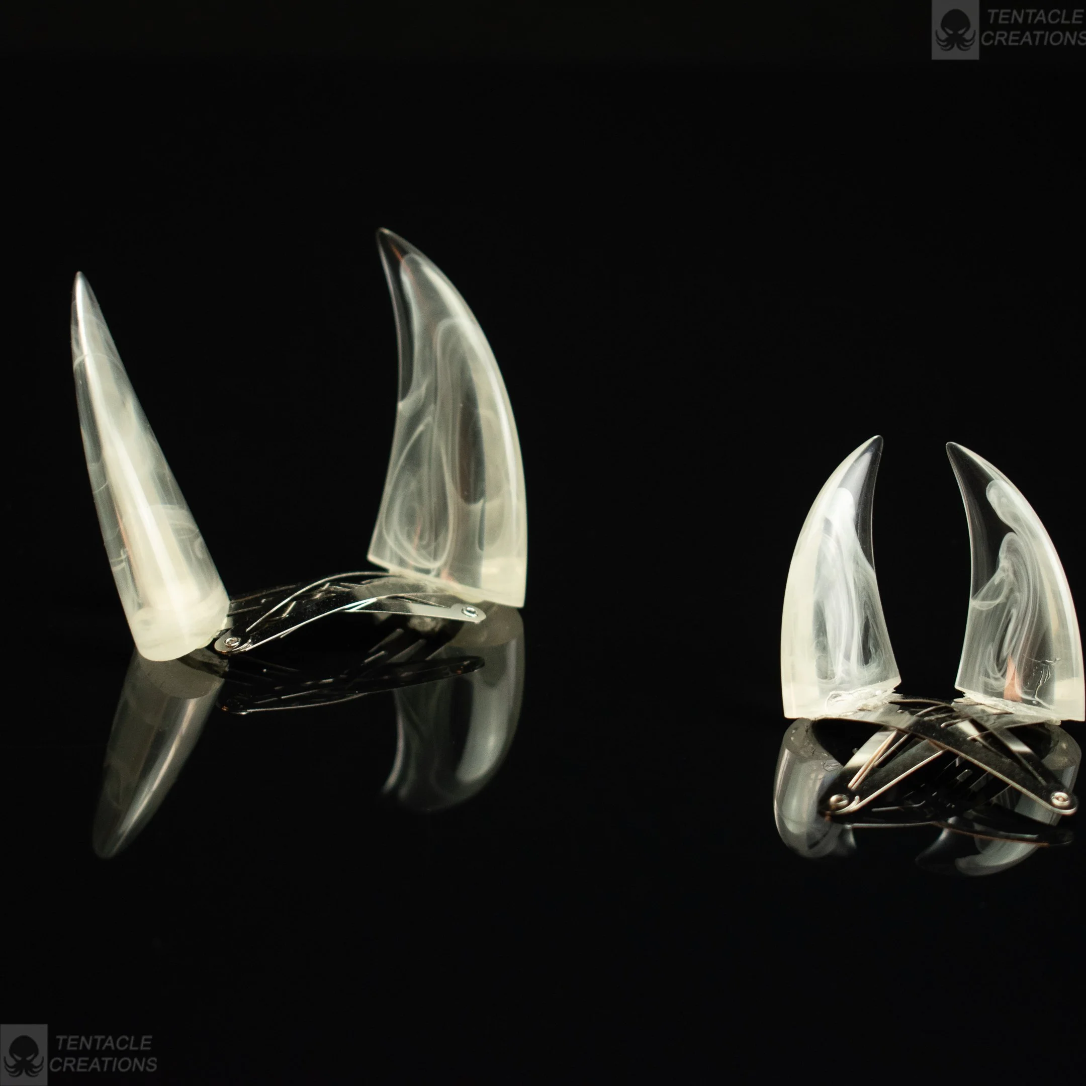 Horn hairclips - transparent with white swirls