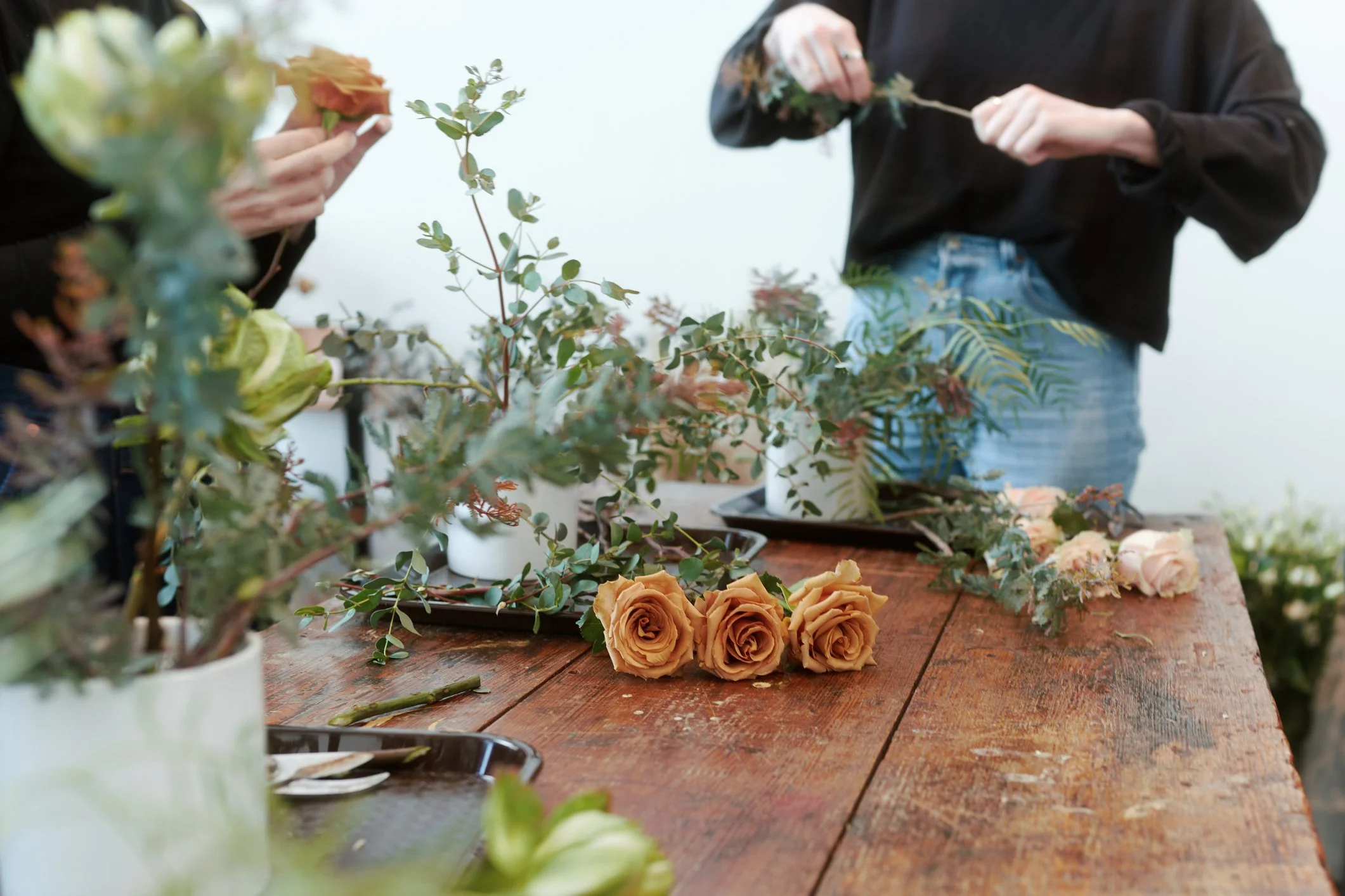 flower workshop with toffee colour roses