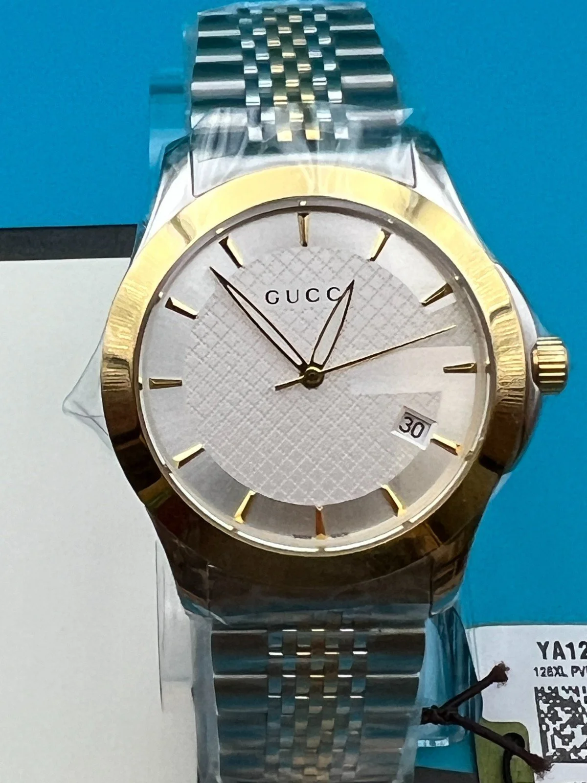 Gucci YA126409 2.jpg