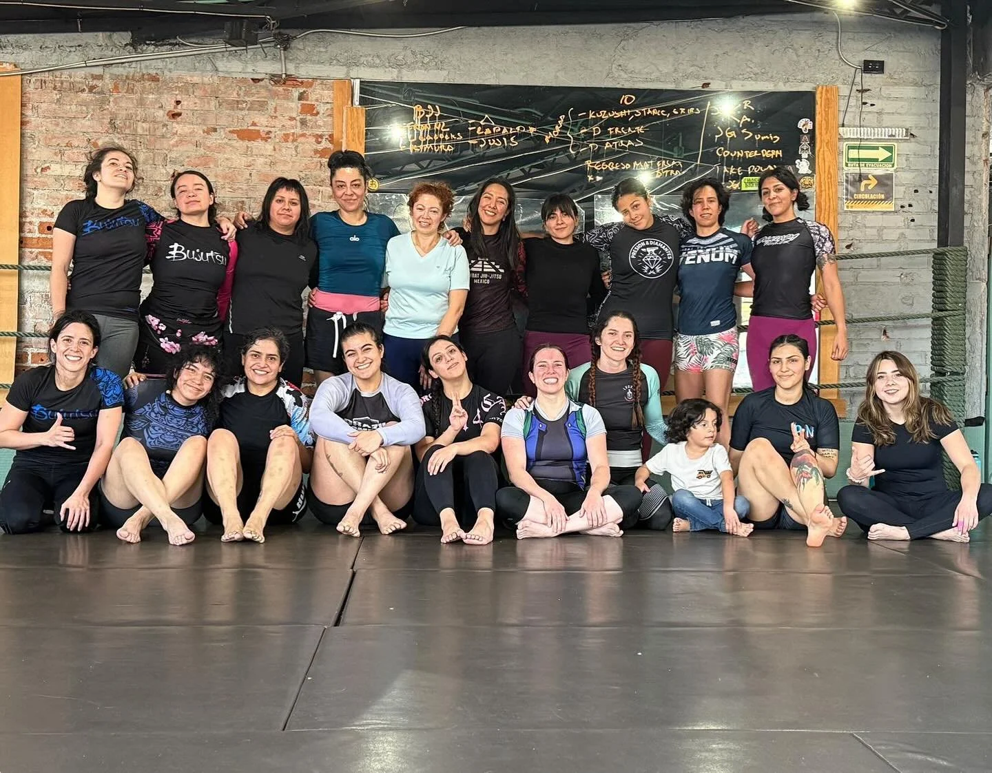 Muchas gracias a todas las que vinieron a rolar al Open Mat Femenil 💕🫰🫶

#bujutsutv #grappling #openmat