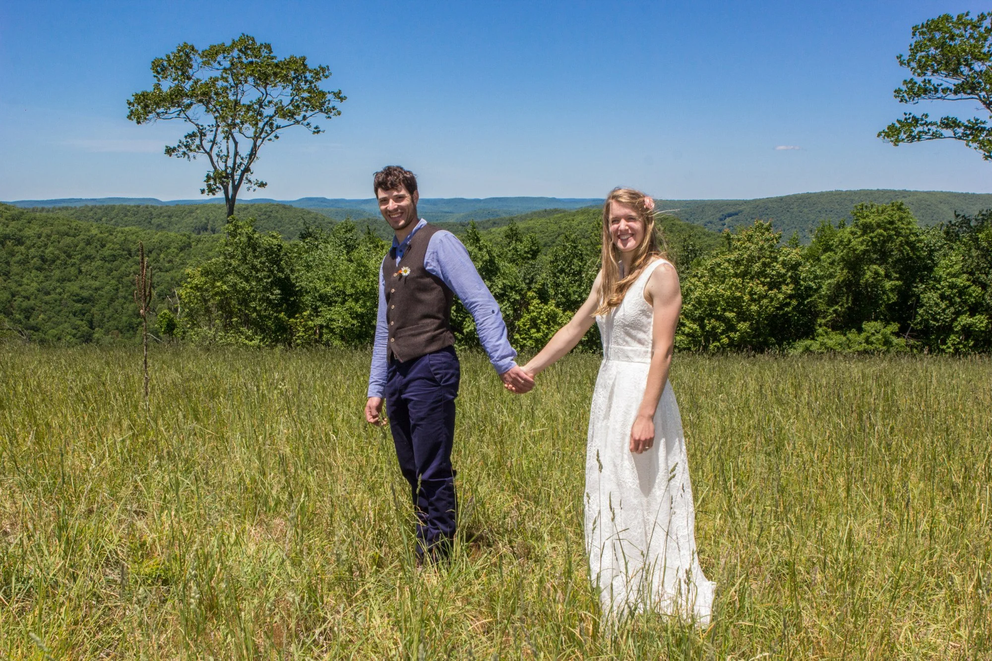 Mason Hill_holdinghands-7354.jpg