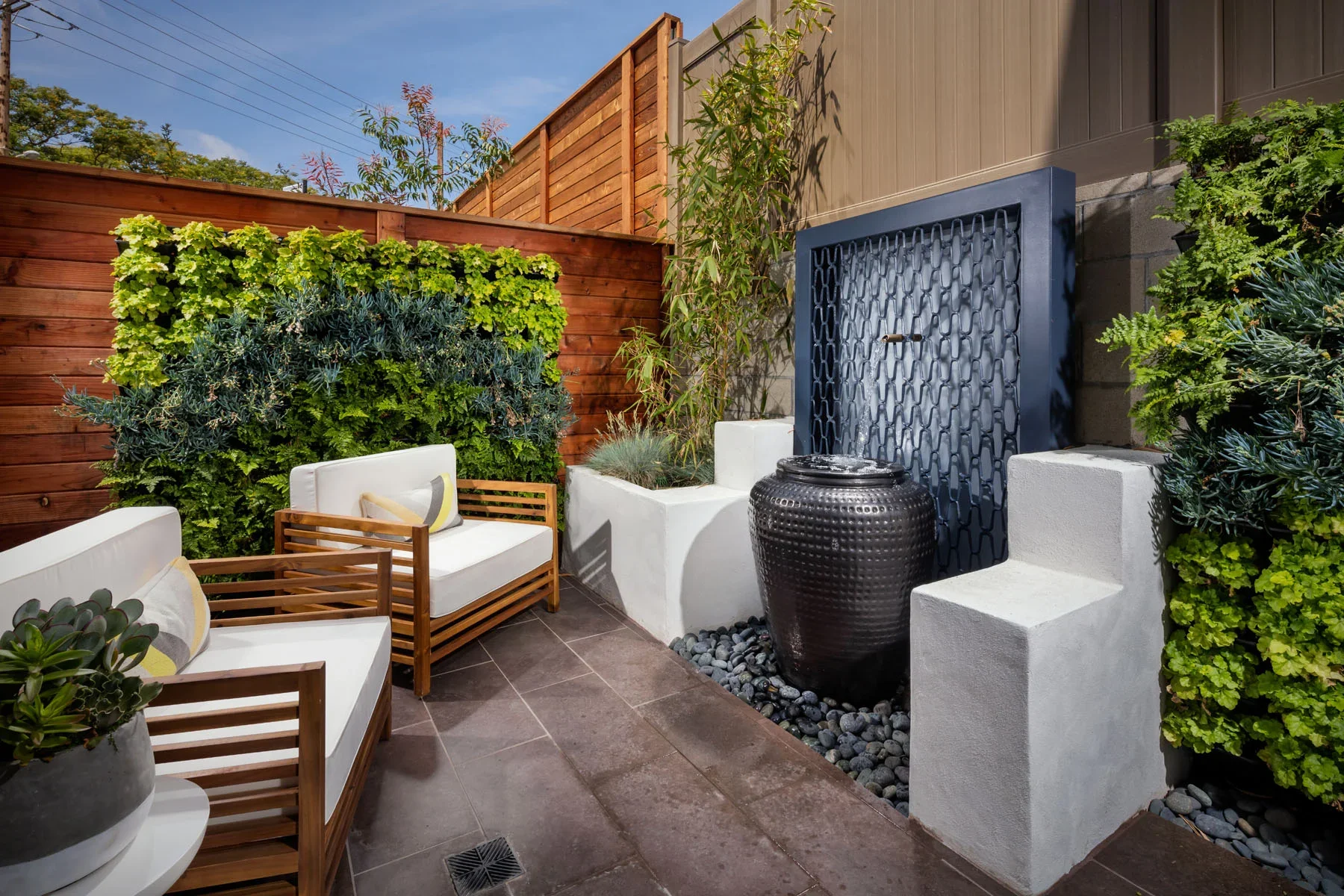 03-Upcoast-Res-2_Rear-Patio-CDC+Designs.webp