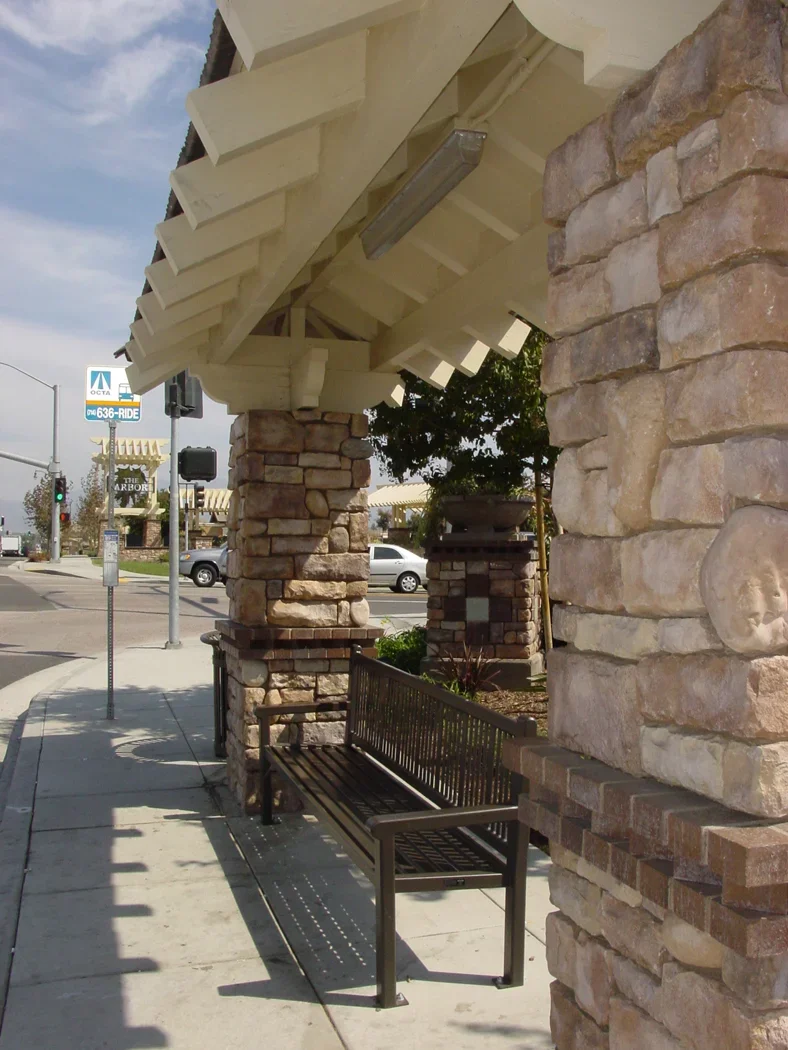 ArbElToro-busstop-octa.webp