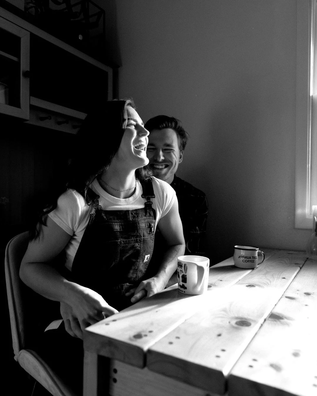Sharing coffee in the cutest, tiniest apartment in all the Southwest 🏜️

Tessa and Danny shared this sweet studio apartment next to mine and it's where our friendship really bloomed! When they decided to move to SLC, they asked me to document them i