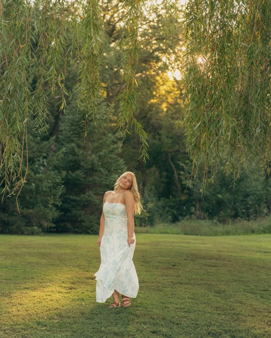 June 🐞 under the willow tree🌞 This was a full circle moment for me since I had babysat June a few times years and years ago and now, this summer, I had the opportunity to take her senior photos when I was back in Sioux Falls! It was also a treat to