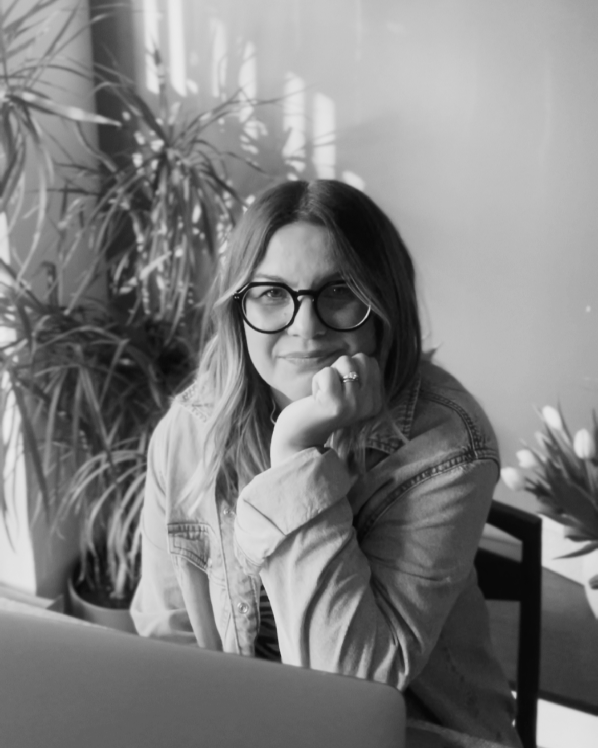 Lou Boyles | The ADHD Coach For Mums, Sitting in front of her laptop