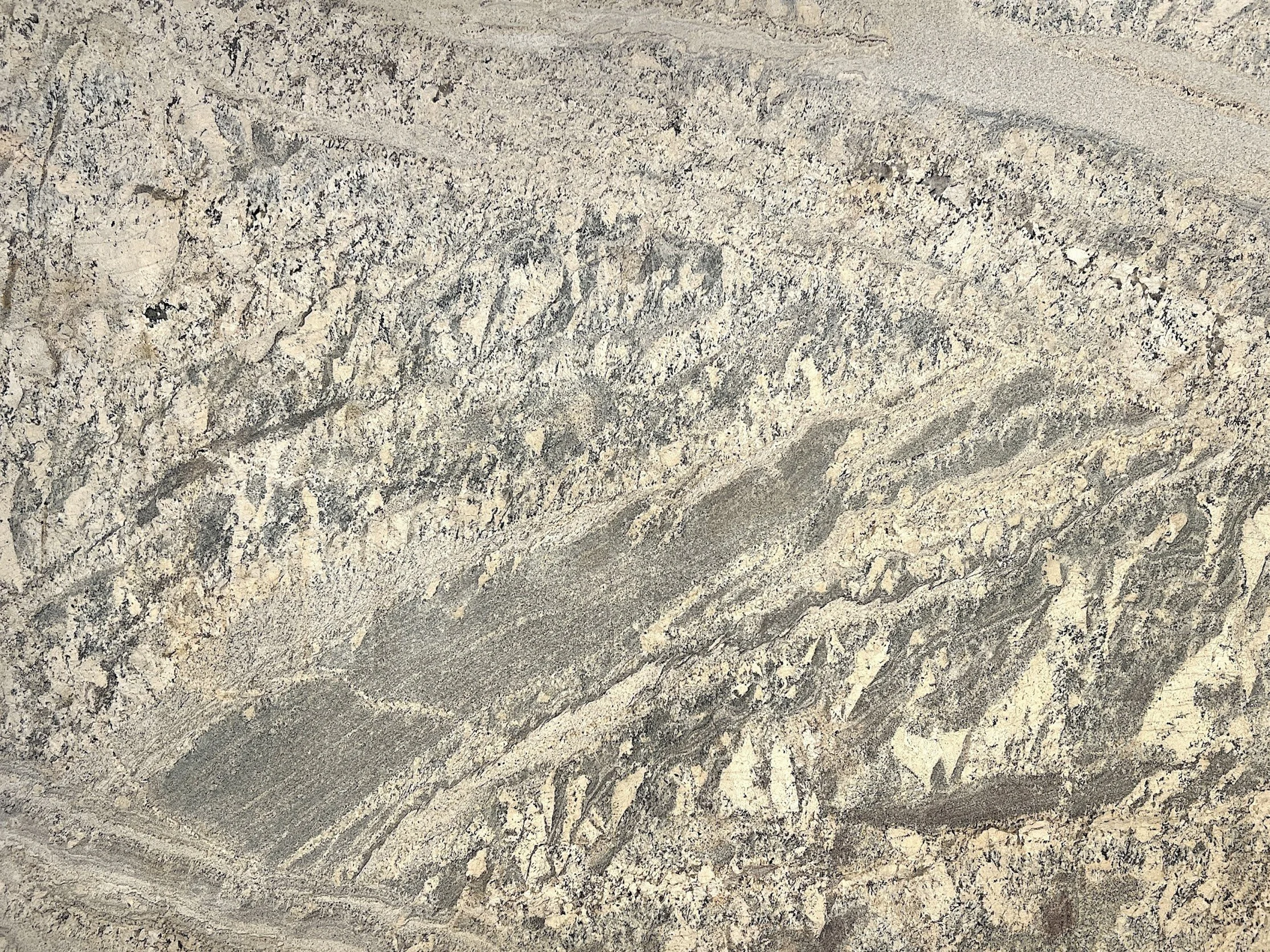 Granite - Netuno Bordeaux.jpeg