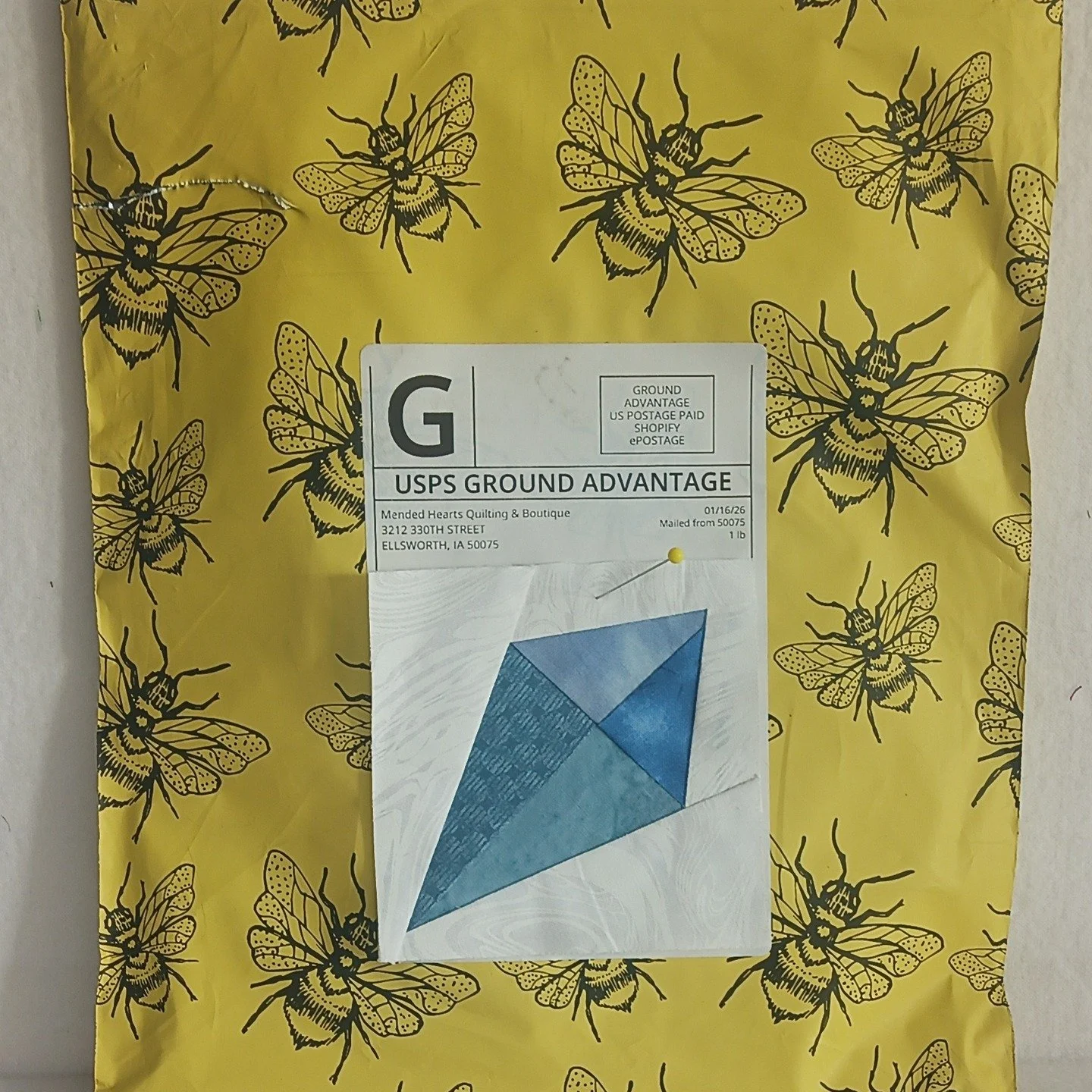 Such a fun print on the shipping envelope from Mended Hearts Quilting &amp; Boutique! 
Inside is the first installment of the Hyperion BOM project by Blooming Boldly Designs and a wonderful note of add'l instructions and hand made gifting card! ❤️ Su