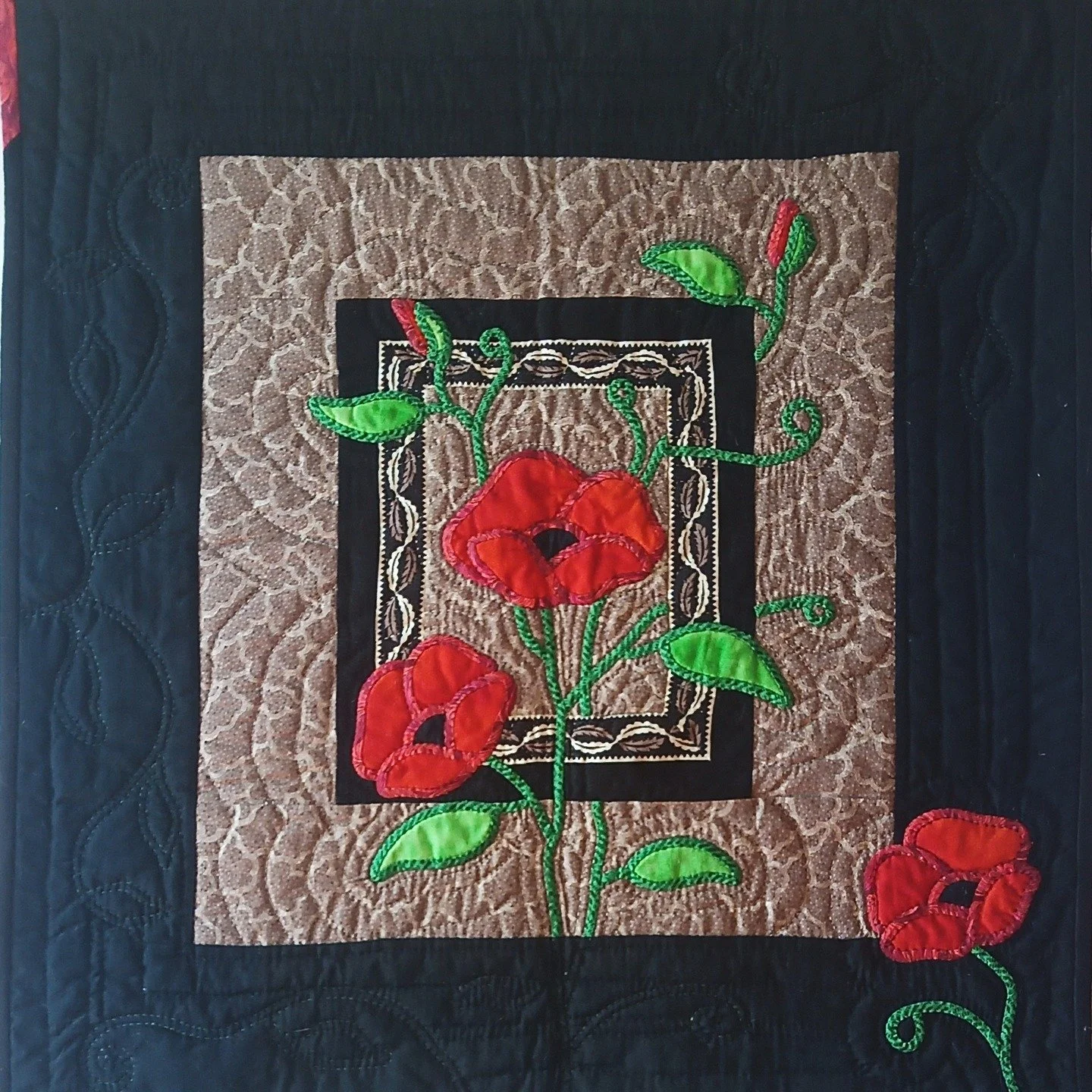 Variation on patterns designed and taught by Patricia Robertson of Robers Originals, early 2000's. Hand appliqued and hand quilted.