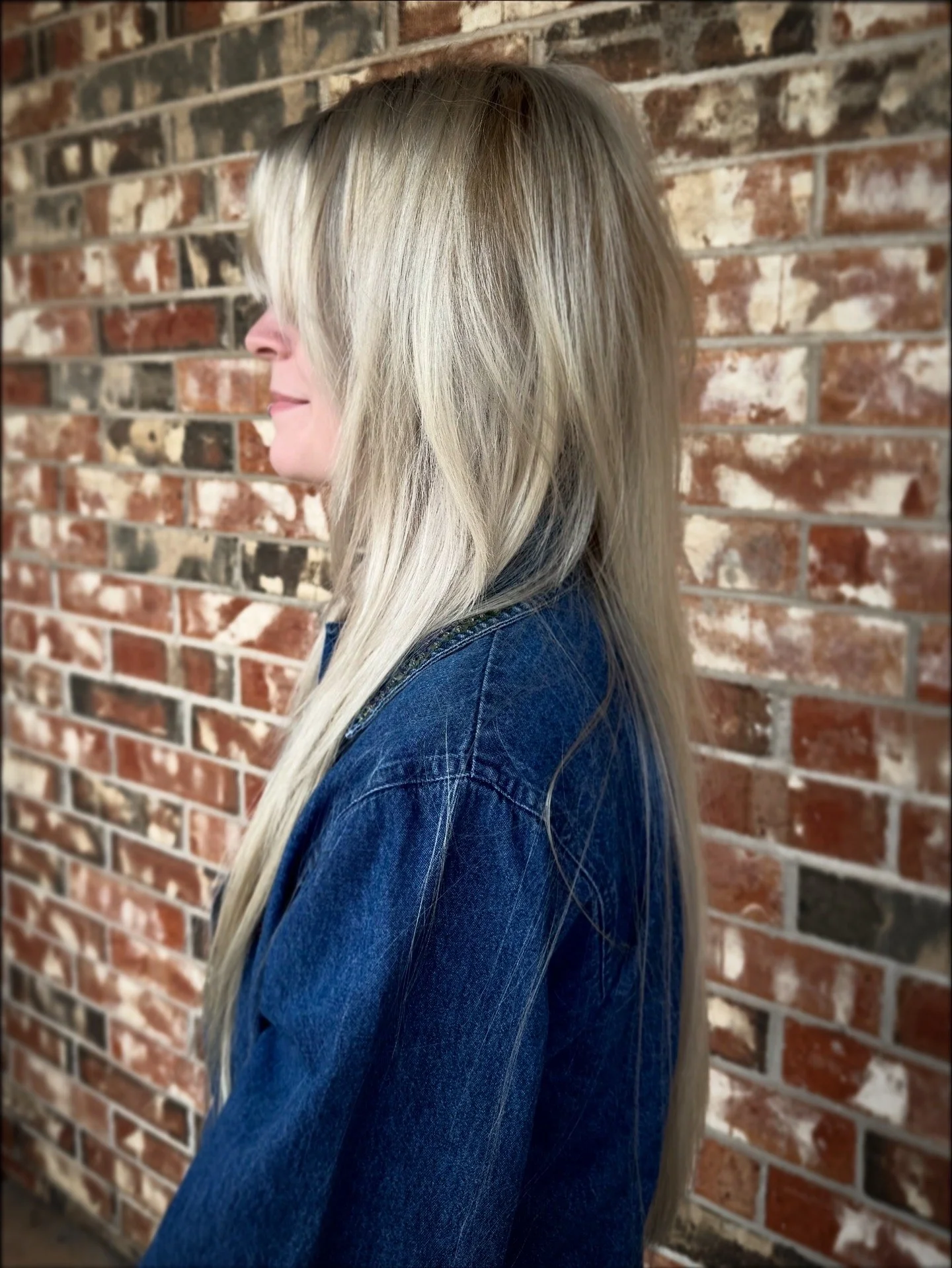 woman with long blonde shag haircut