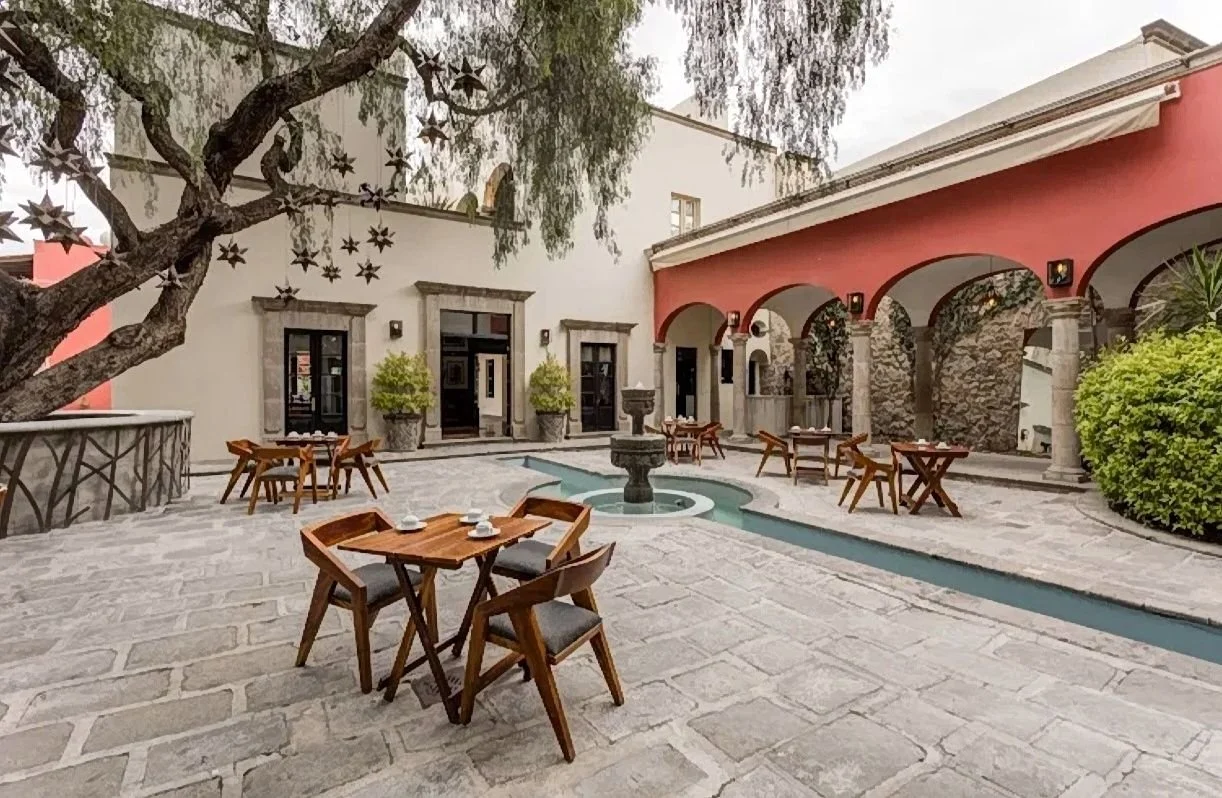 Hotel Casa Feliciana courtyard with fountain tables and chairs in San Miguel de Allende