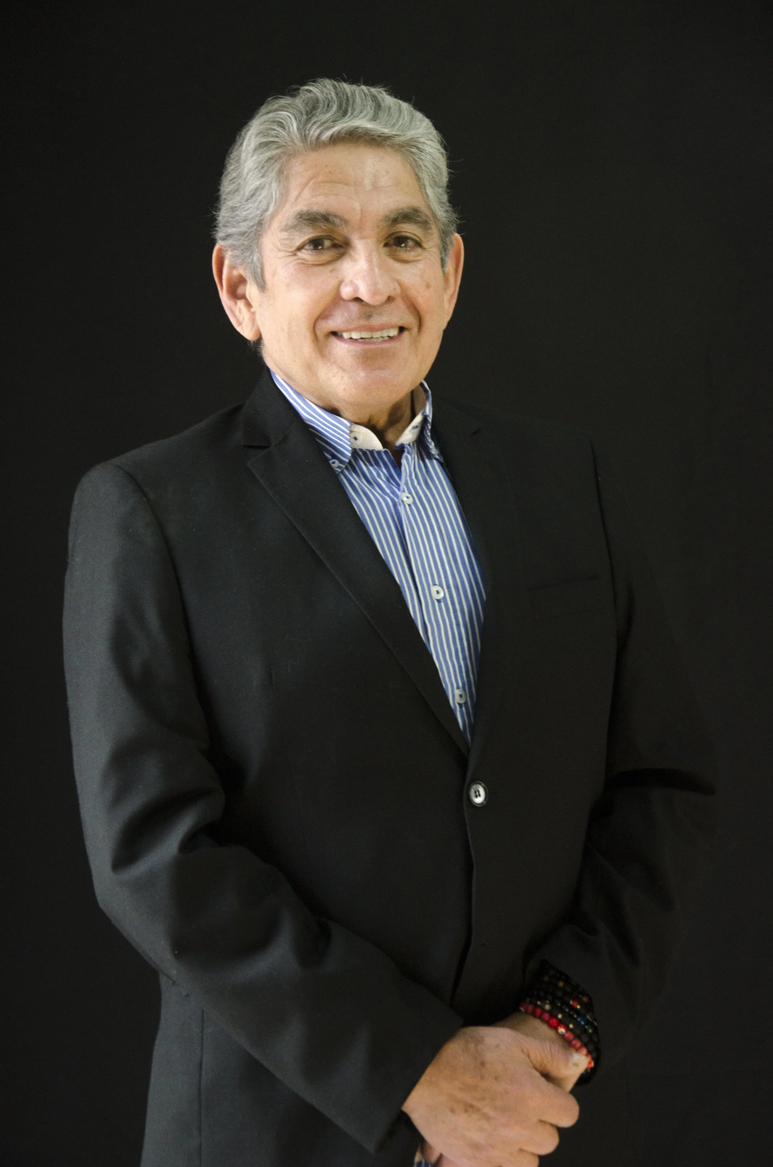 Dr Pepe Valencia in a suit. Stem Cell, Exosomes, Natural Killers, Placential Implant in Mexico