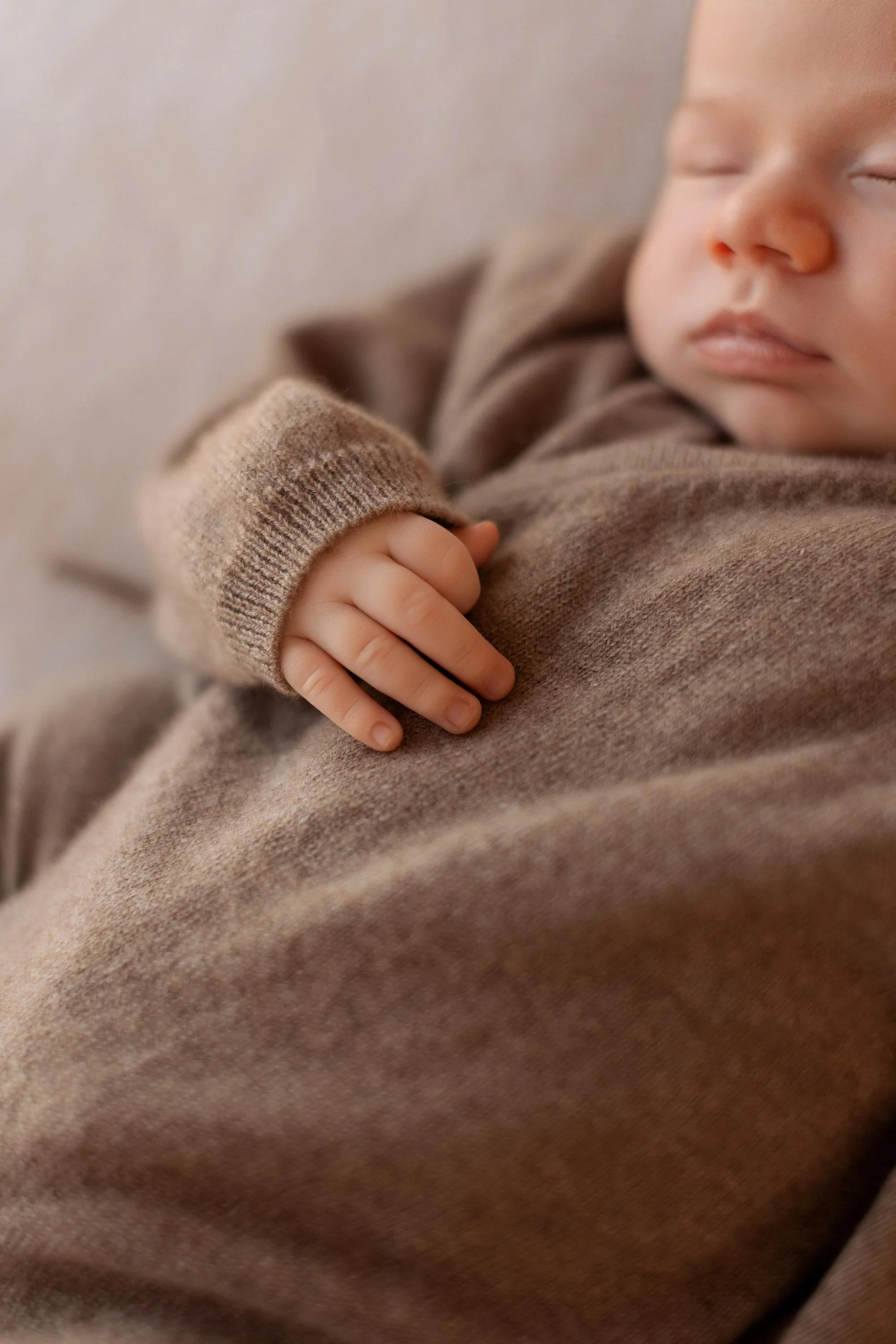 Newborn-photographer-molesey-3.jpg