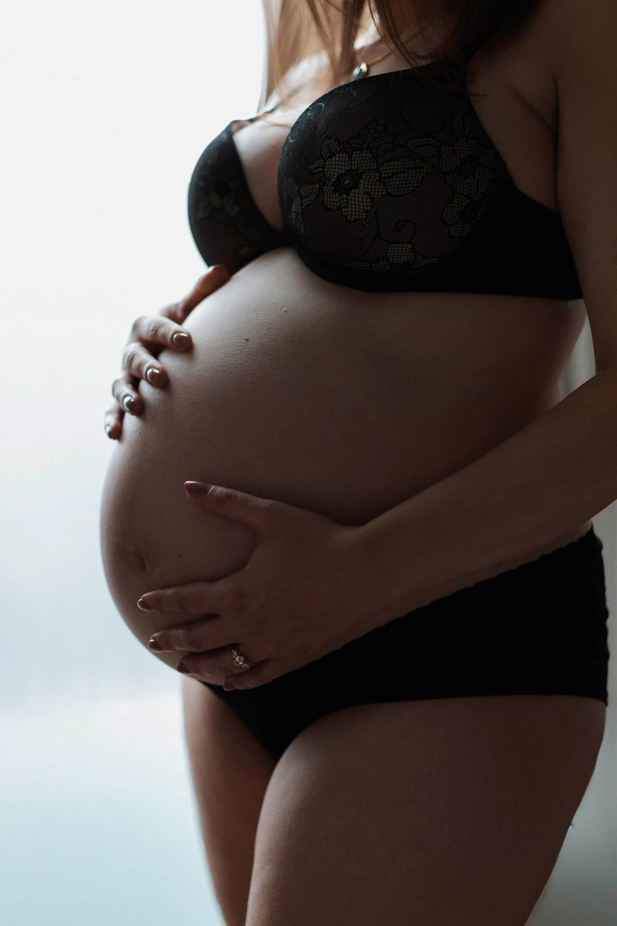 maternity-photographer-surrey-4.jpg
