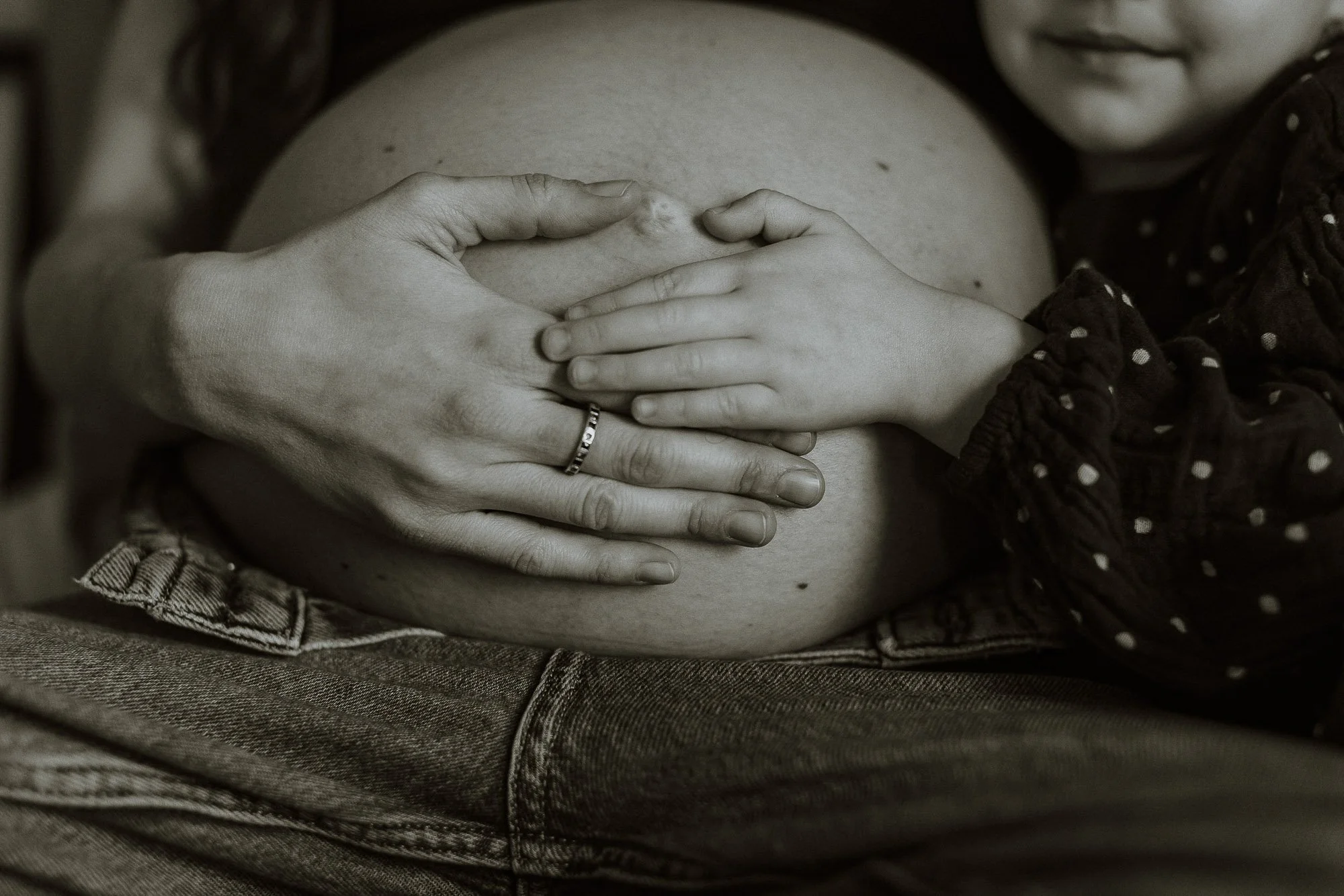 maternity-photographer-wimbledon.jpg