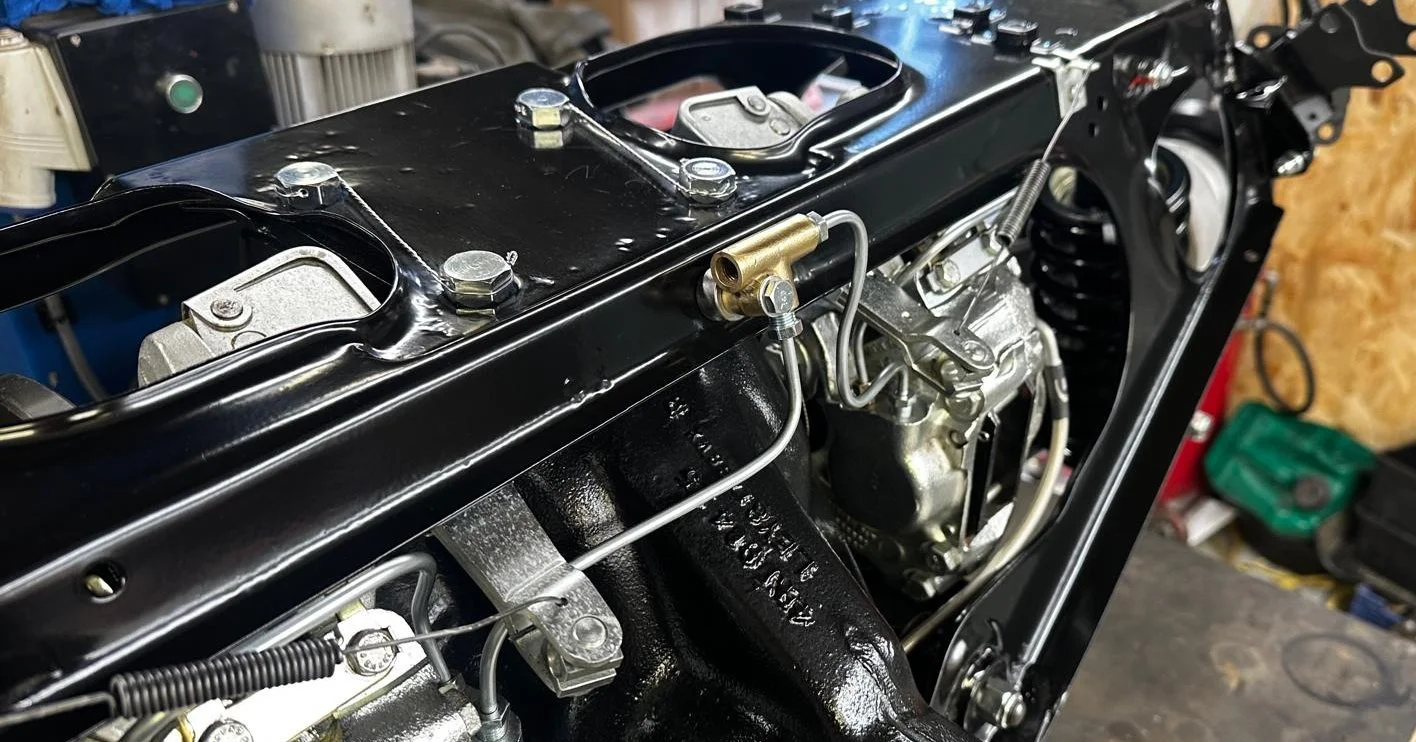 Another IRS we've just finished, this ones final destination will be a Jaguar XJ6. It's built entirely to standard specification with exception to the easy bleed.

#jaguar #jaguarxj6 #independantrearsuspension #craftsmanship #classiccarservicing #exe