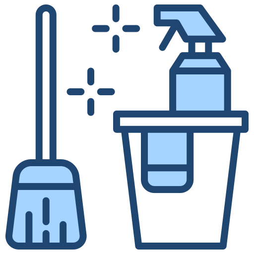 Un balai, une brosse et un spray de nettoyage