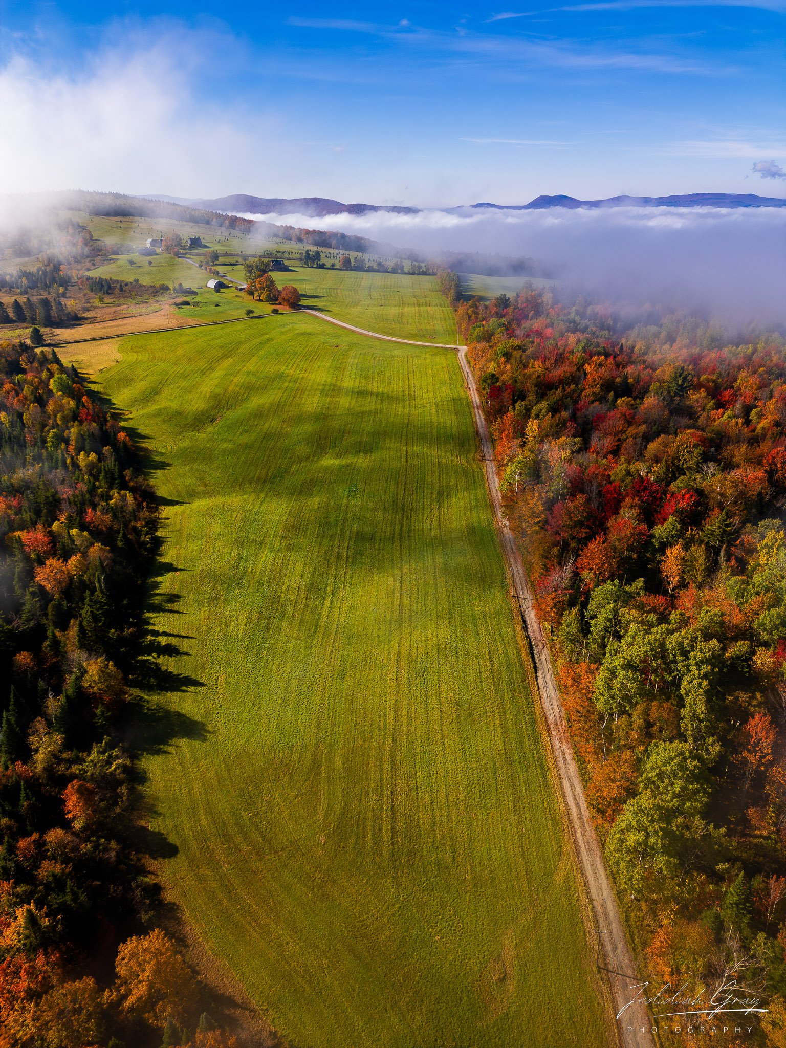 jedidiah-gray_vermont-field-fog-fall_01.jpg
