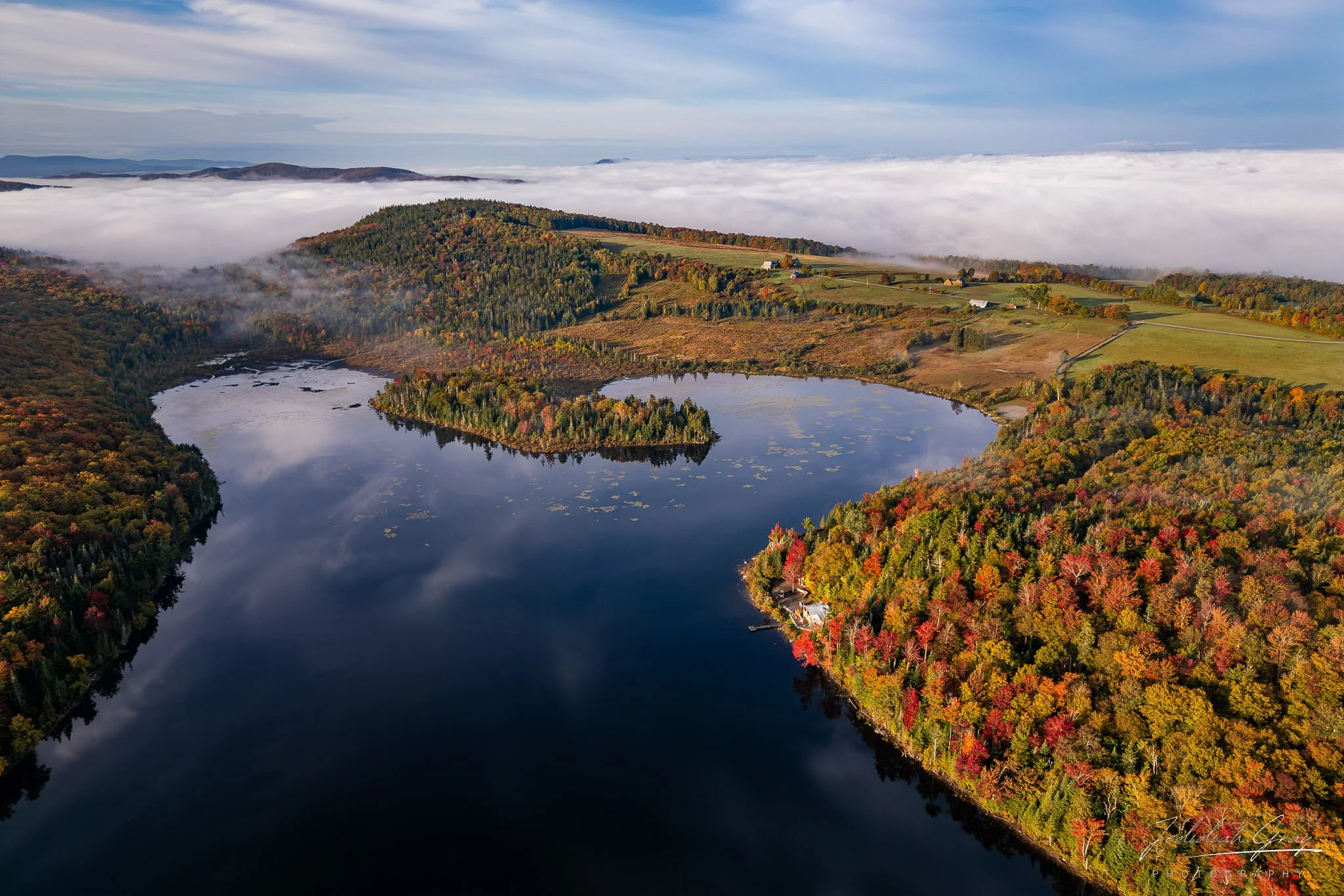 jedidiah-gray_vermont-pond-fall-fog_01.jpg