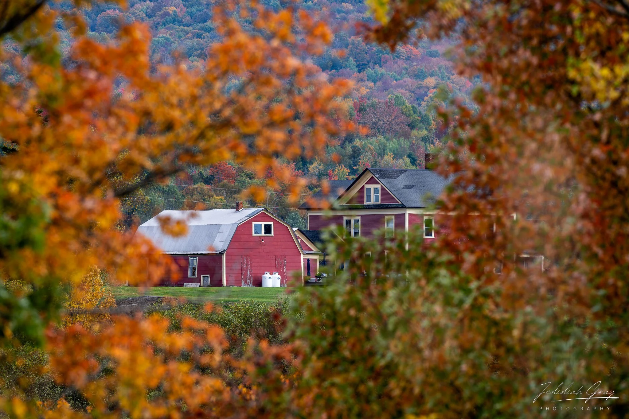 jedidiah-gray_vermont-fall-barn_01.jpg
