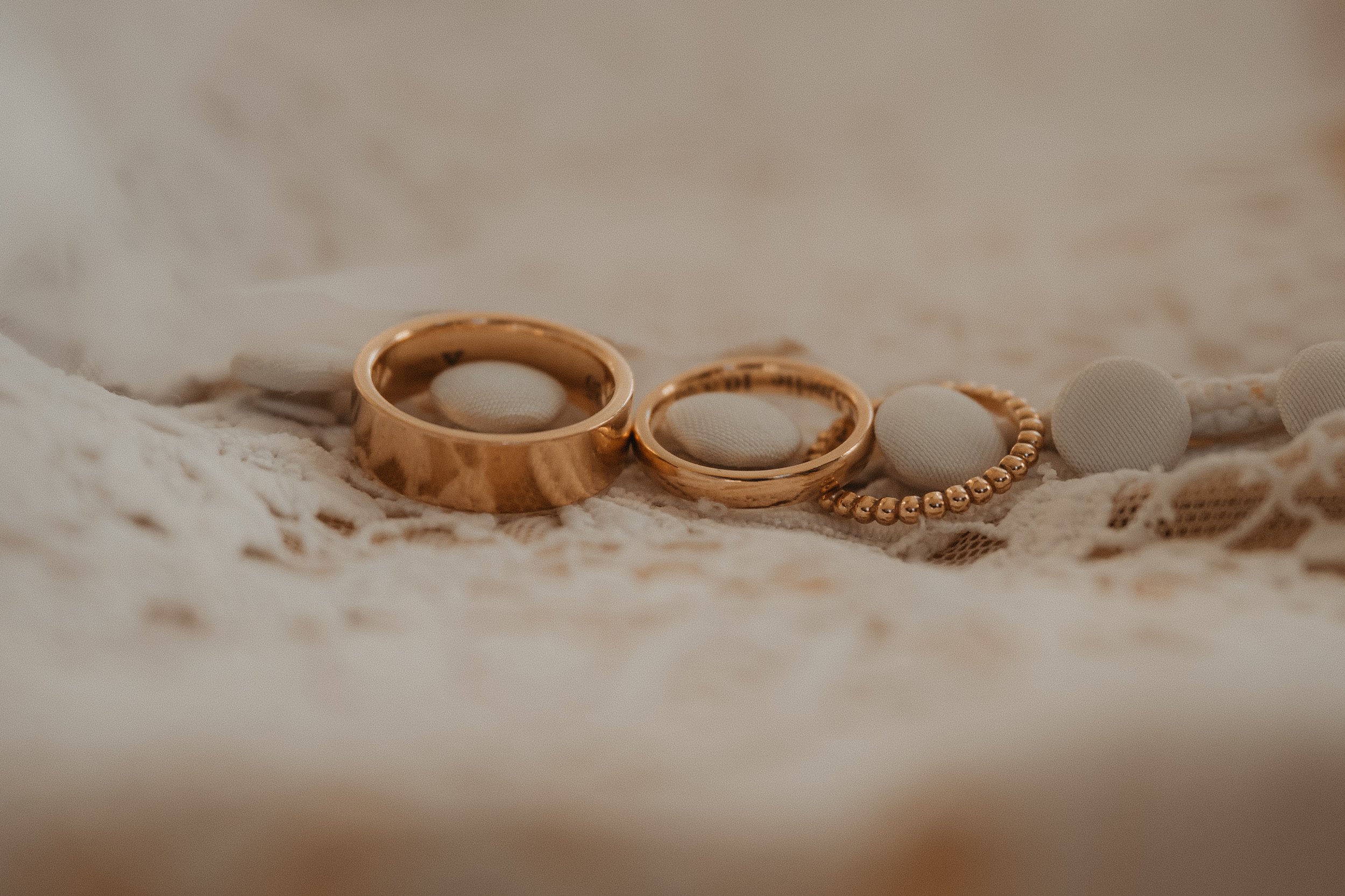 Getting Ready Hochzeit Elopement Eriz  mirjmathys.ch