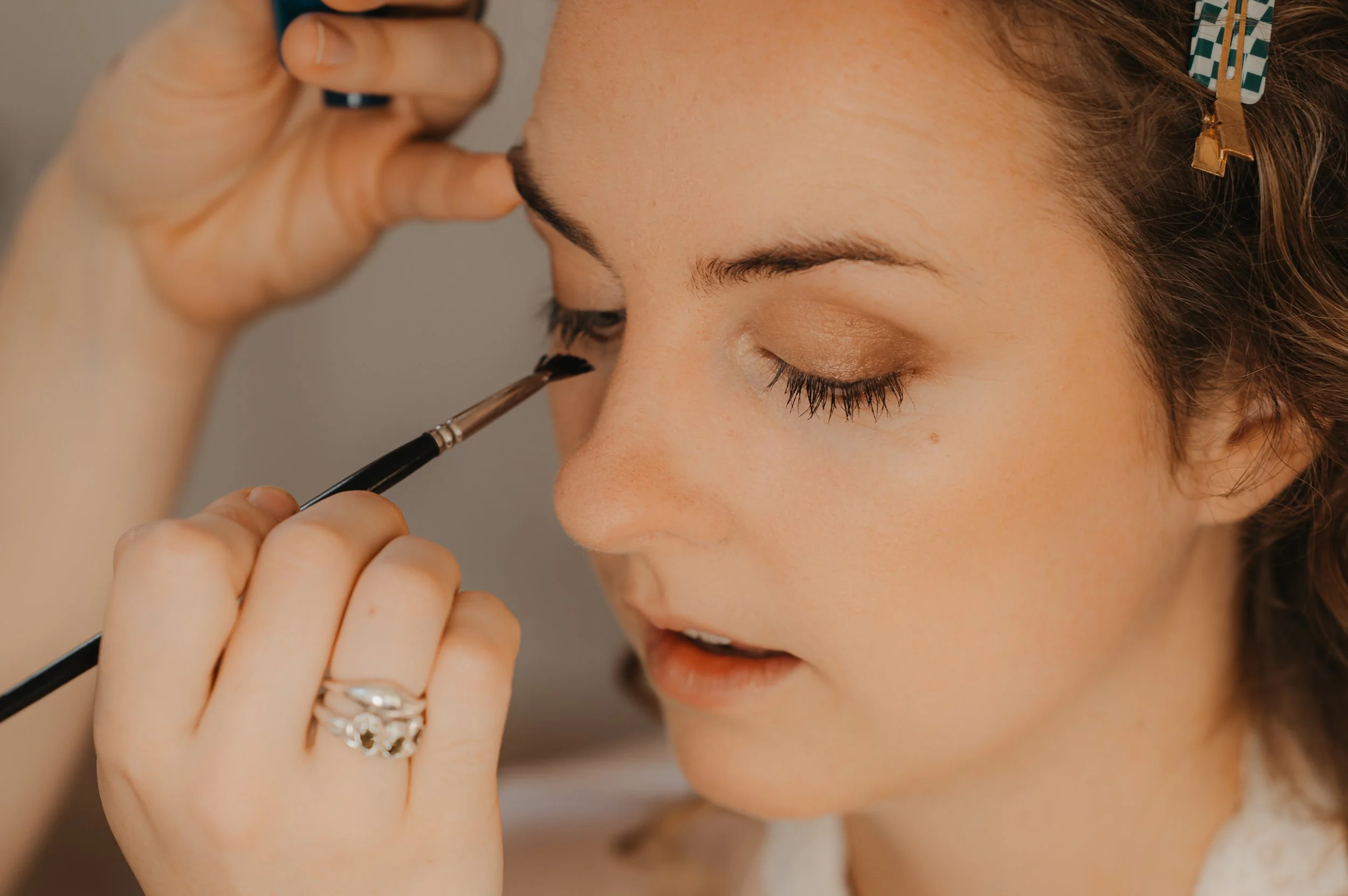 Getting Ready Hochzeit Elopement Eriz  mirjmathys.ch
