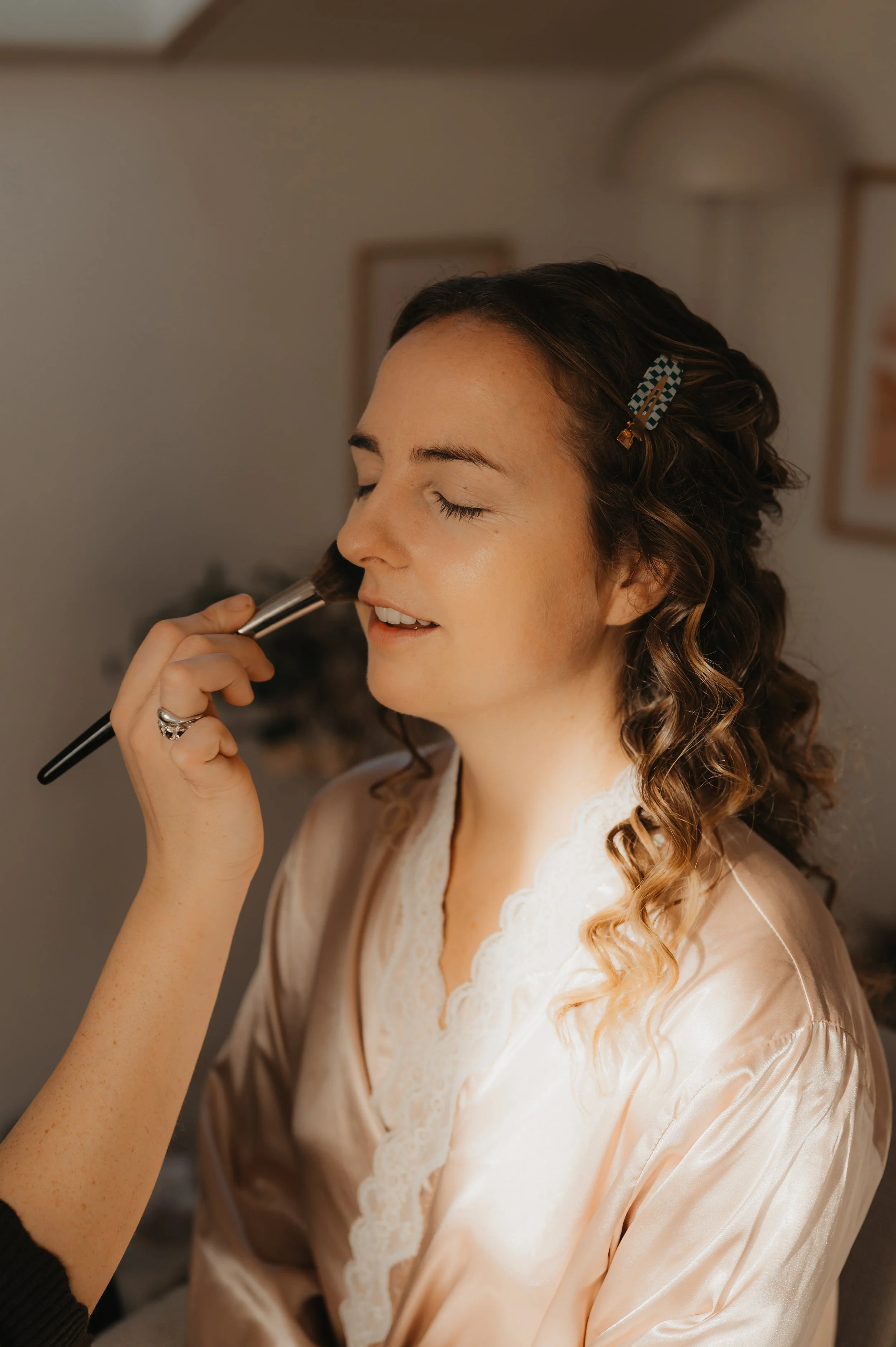 Getting Ready Hochzeit Elopement Eriz  mirjmathys.ch