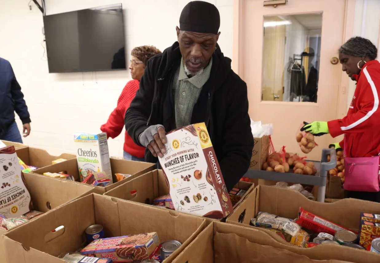 ‘NOT SUSTAINABLE’: NEW SNAP REQUIREMENTS COULD LEAVE UP TO 340,000 ILLINOIS RESIDENTS WITHOUT ENOUGH FOOD