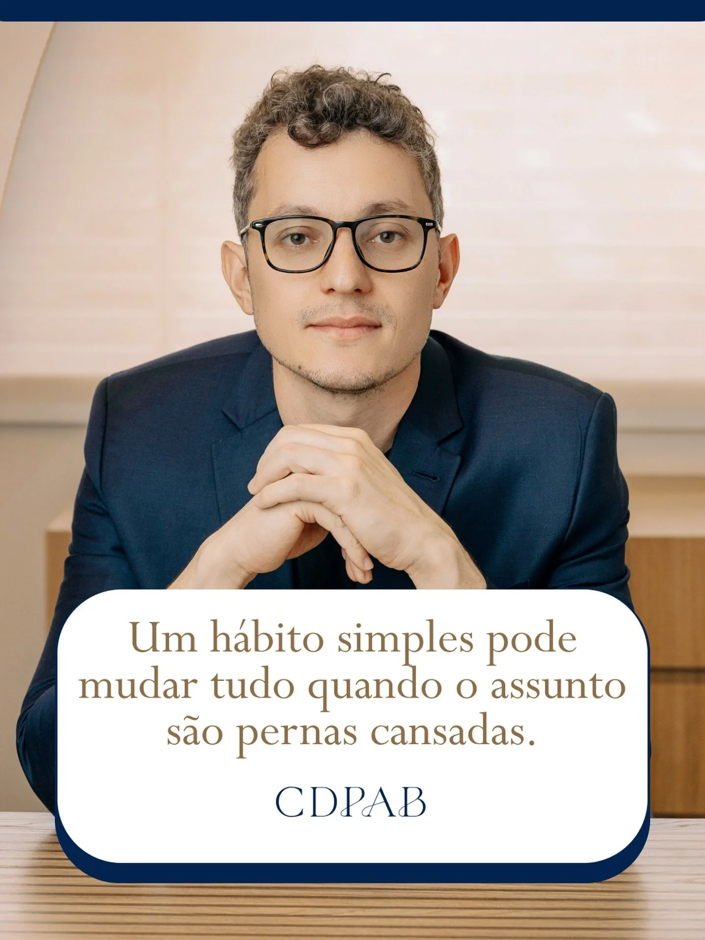Dica simples para o dia a dia. Um h&aacute;bito muito simples pode fazer diferen&ccedil;a quando o assunto &eacute; sensa&ccedil;&atilde;o de pernas cansadas.

Elevar as pernas por alguns minutos ao final do dia ajuda o retorno do sangue ao cora&cced
