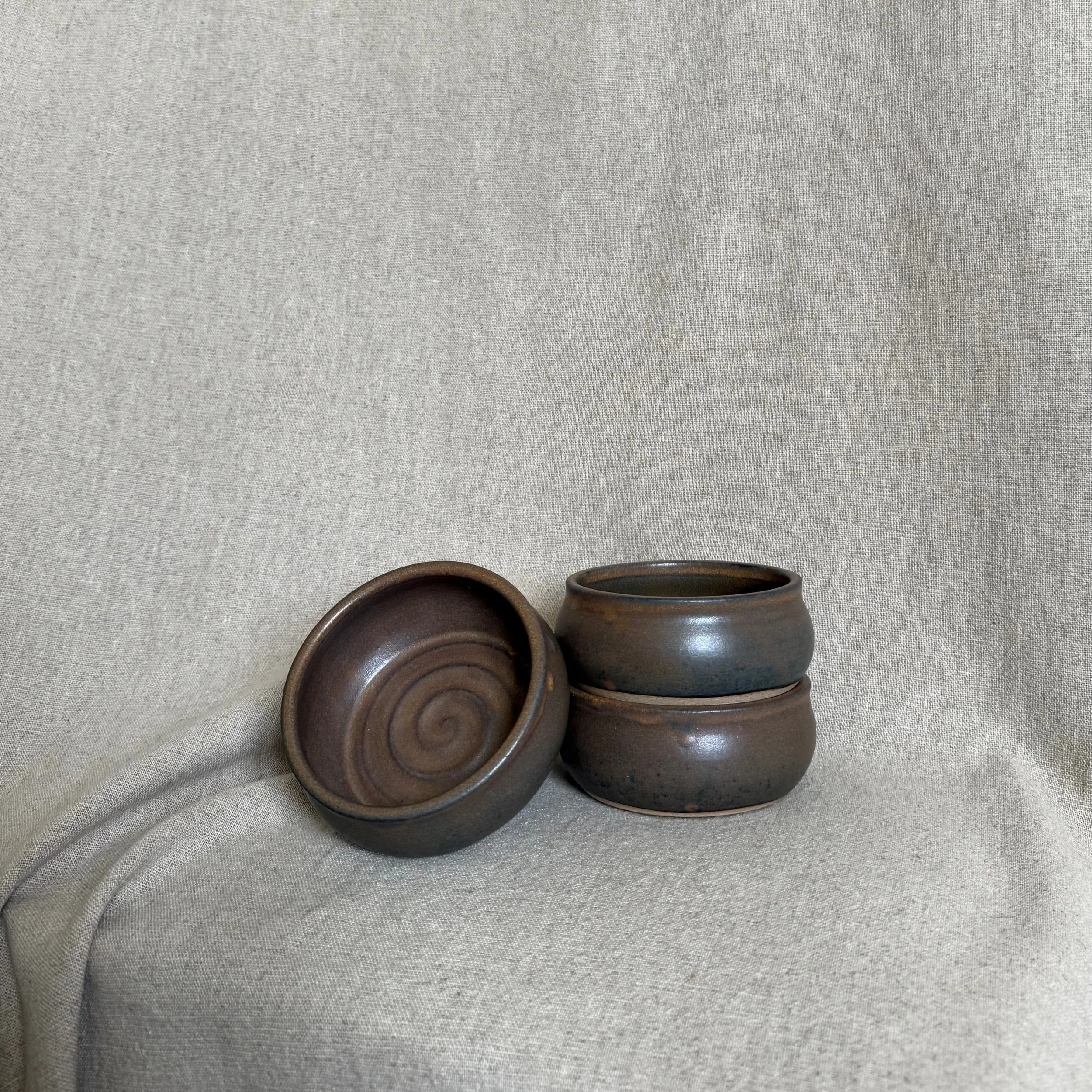 Brown stackable dipping dish